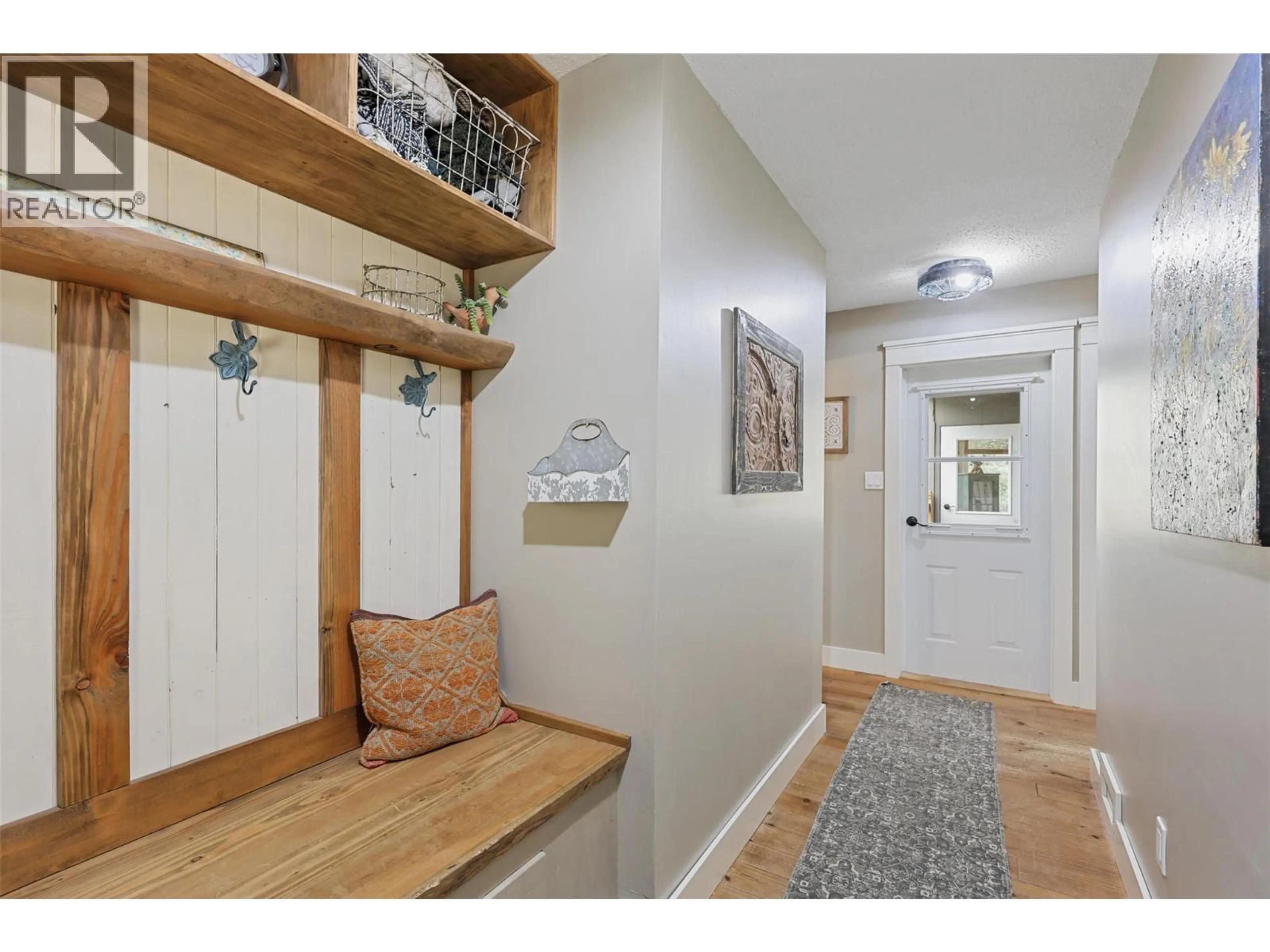 Indoor entryway for 1580 MONTE CREEK ROAD, Kamloops British Columbia V0E2M0