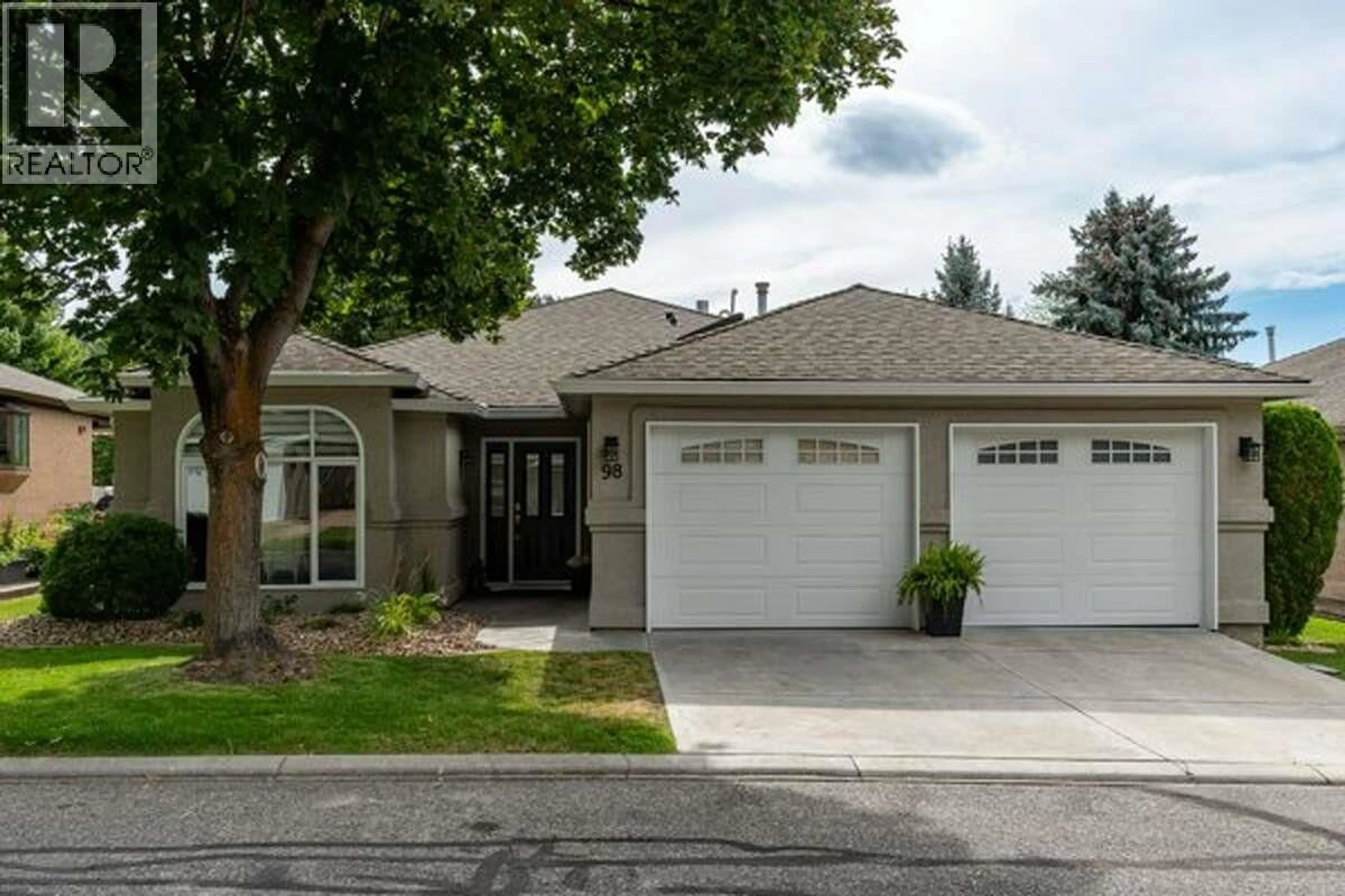 Home with vinyl exterior material, street for 98 - 615 GLENMEADOWS ROAD, Kelowna British Columbia V1V1N9