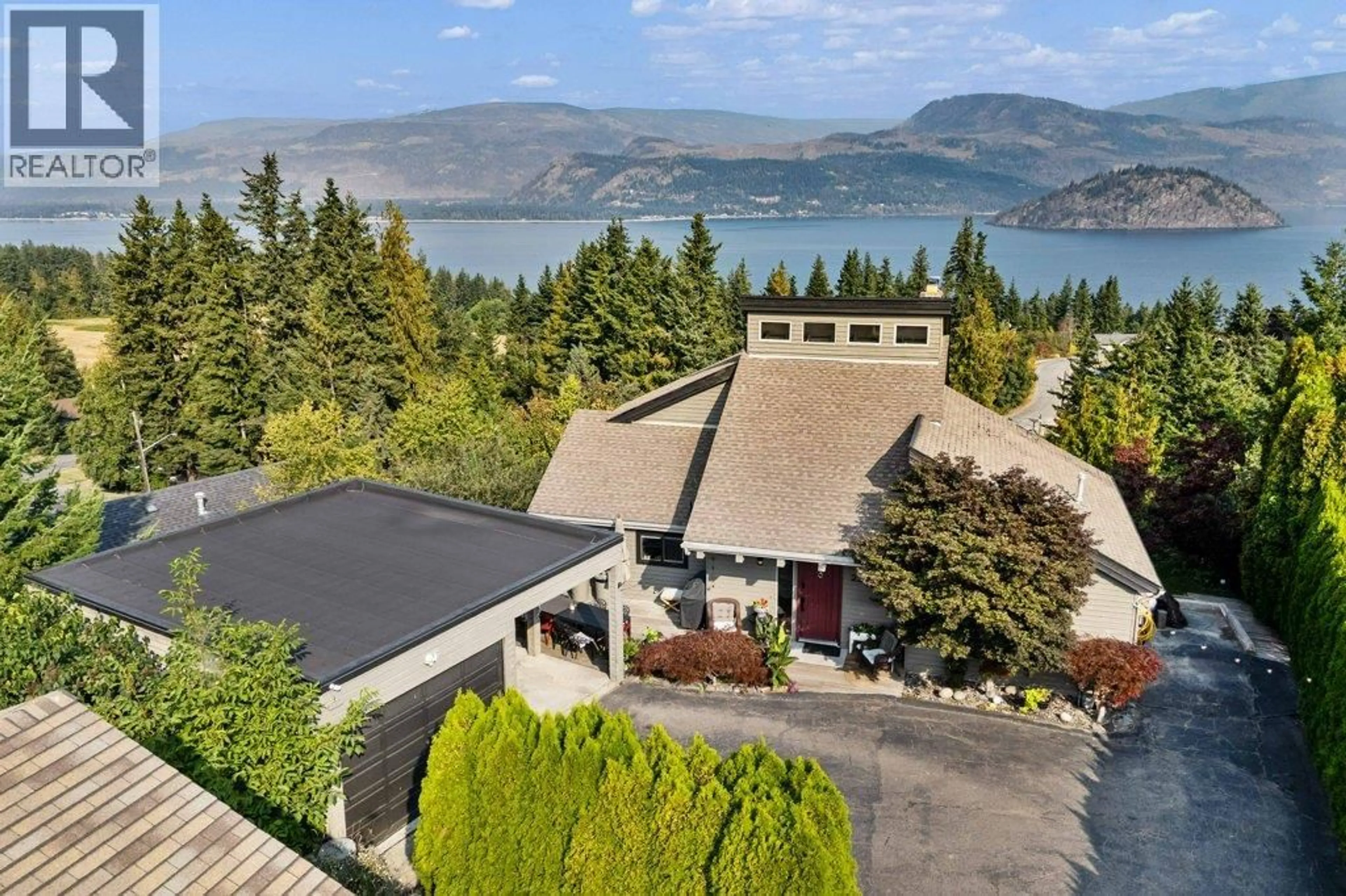 A pic from outside/outdoor area/front of a property/back of a property/a pic from drone, water/lake/river/ocean view for 2221 SUNSET POINT, Blind Bay British Columbia V0E2W2