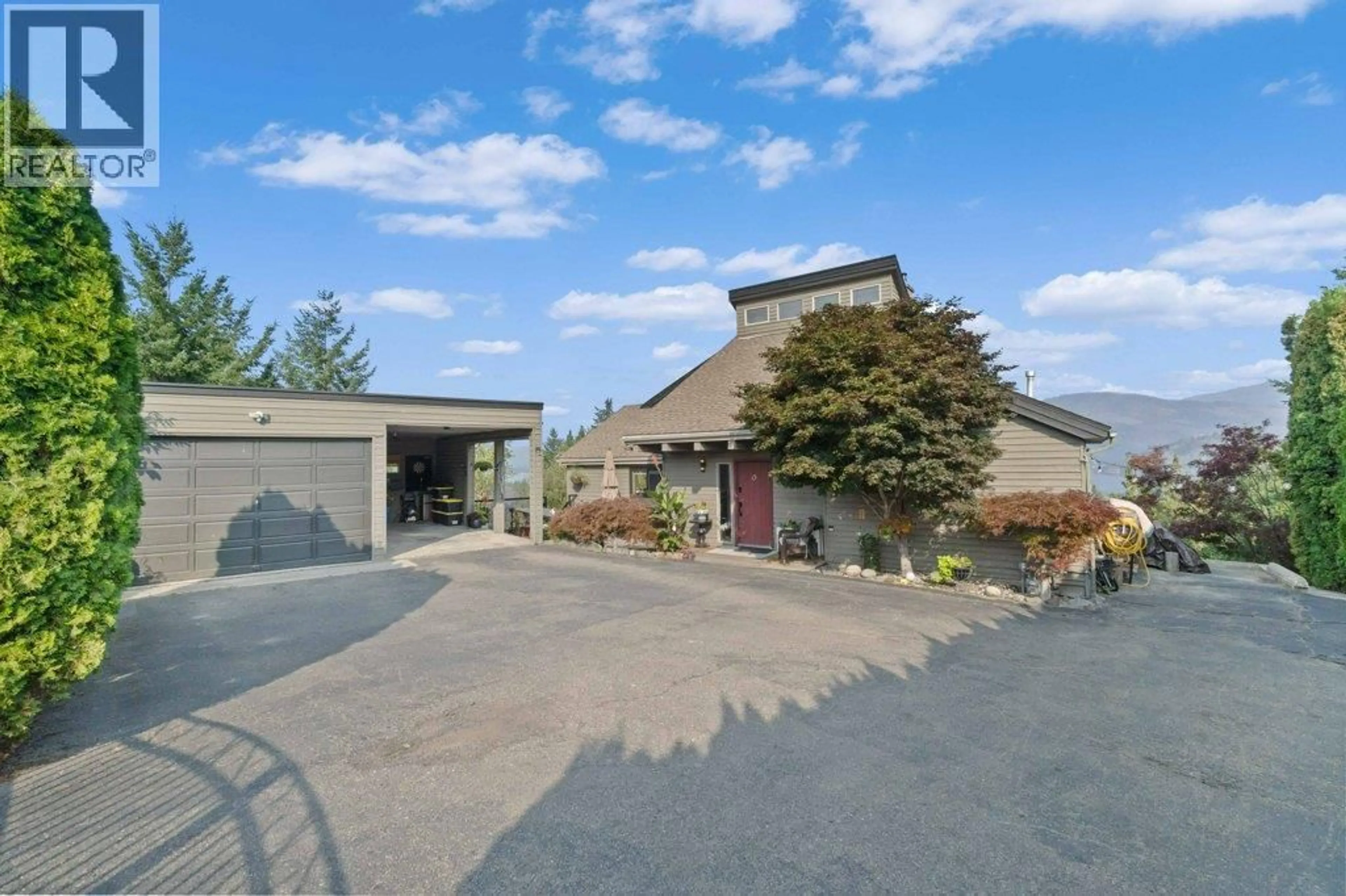 A pic from outside/outdoor area/front of a property/back of a property/a pic from drone, unknown for 2221 SUNSET POINT, Blind Bay British Columbia V0E2W2