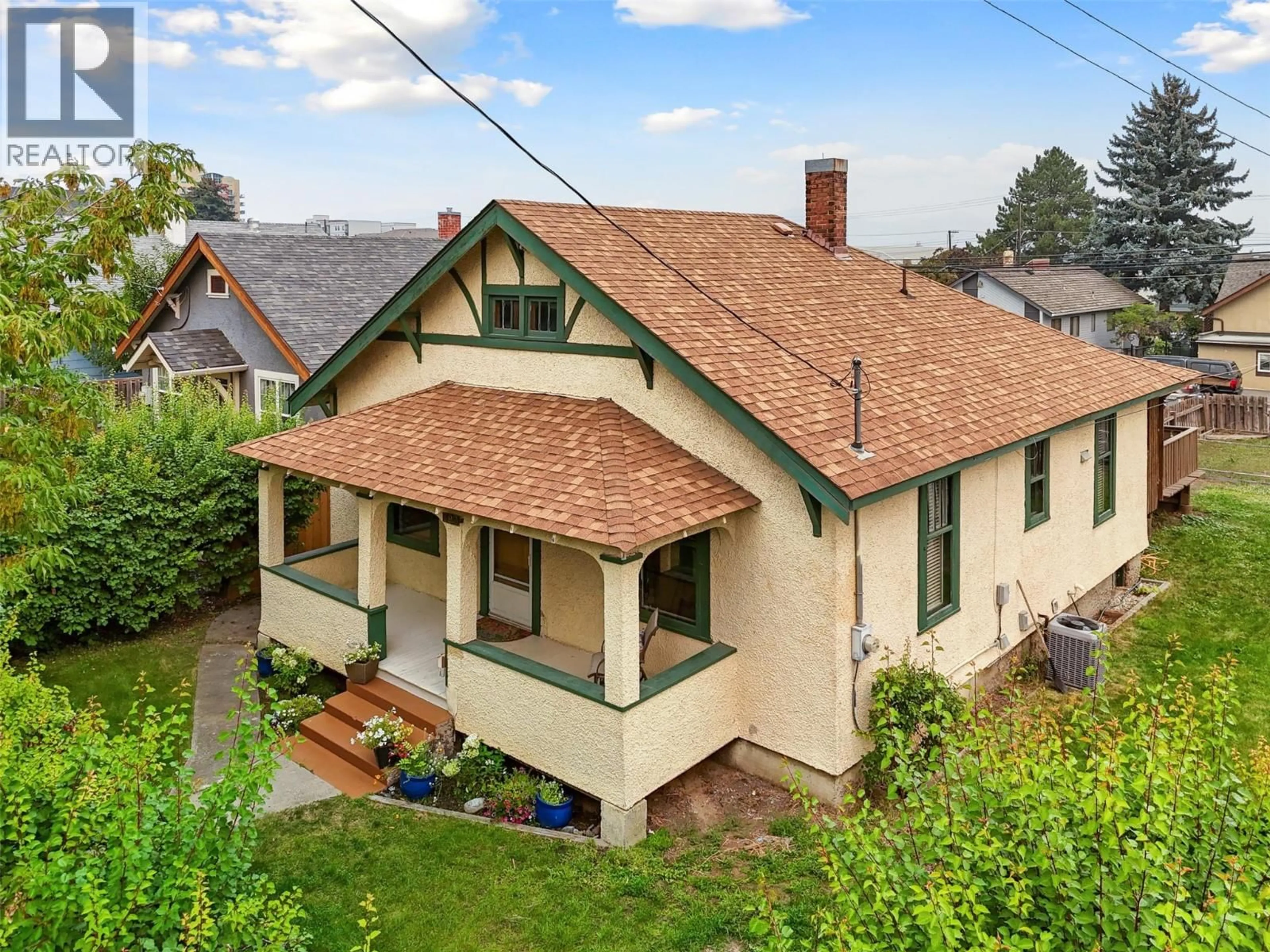 A pic from outside/outdoor area/front of a property/back of a property/a pic from drone, building for 792 ST PAUL STREET, Kamloops British Columbia V2C2K4