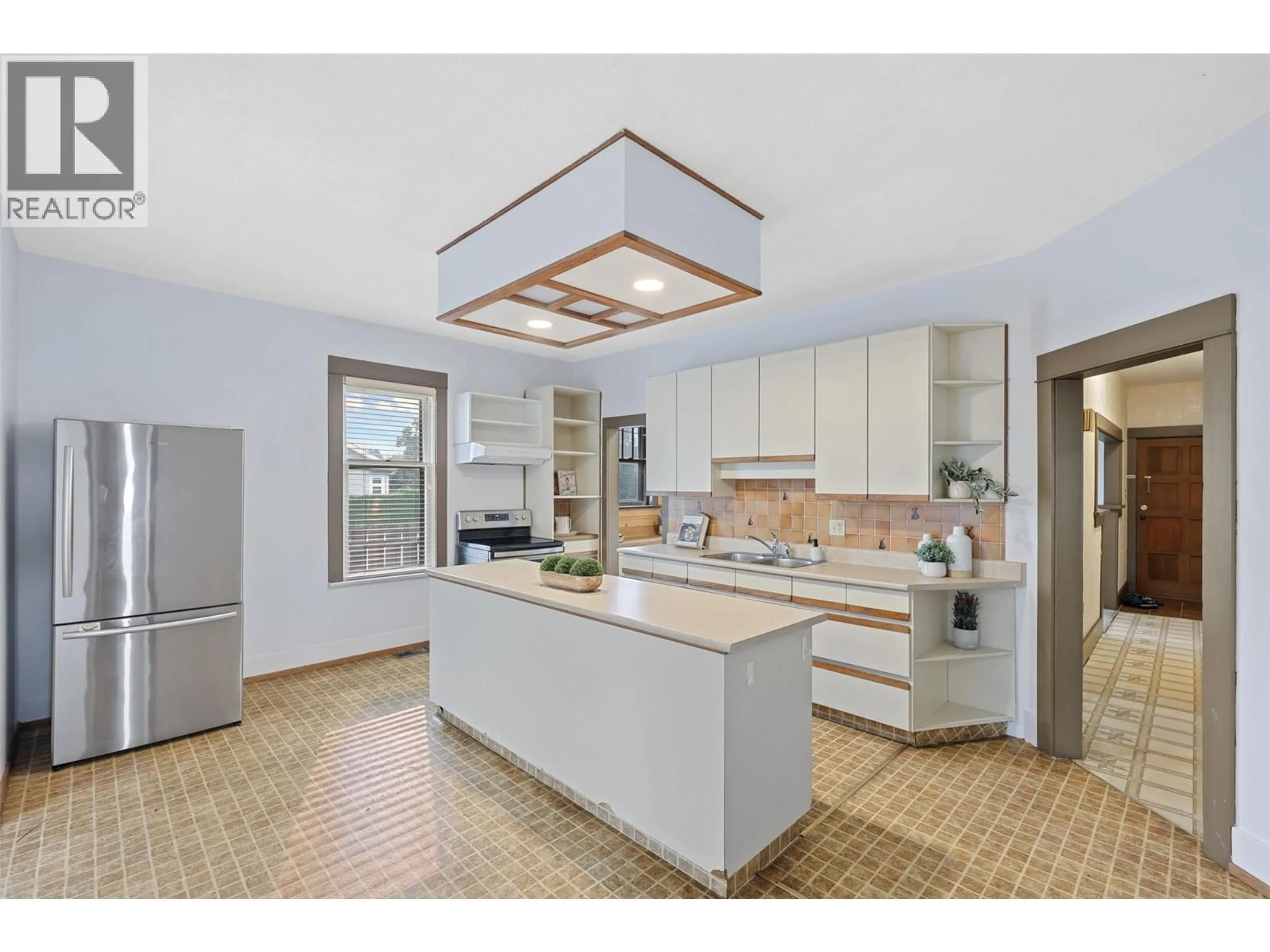 Open concept kitchen, ceramic/tile floor for 792 ST PAUL STREET, Kamloops British Columbia V2C2K4