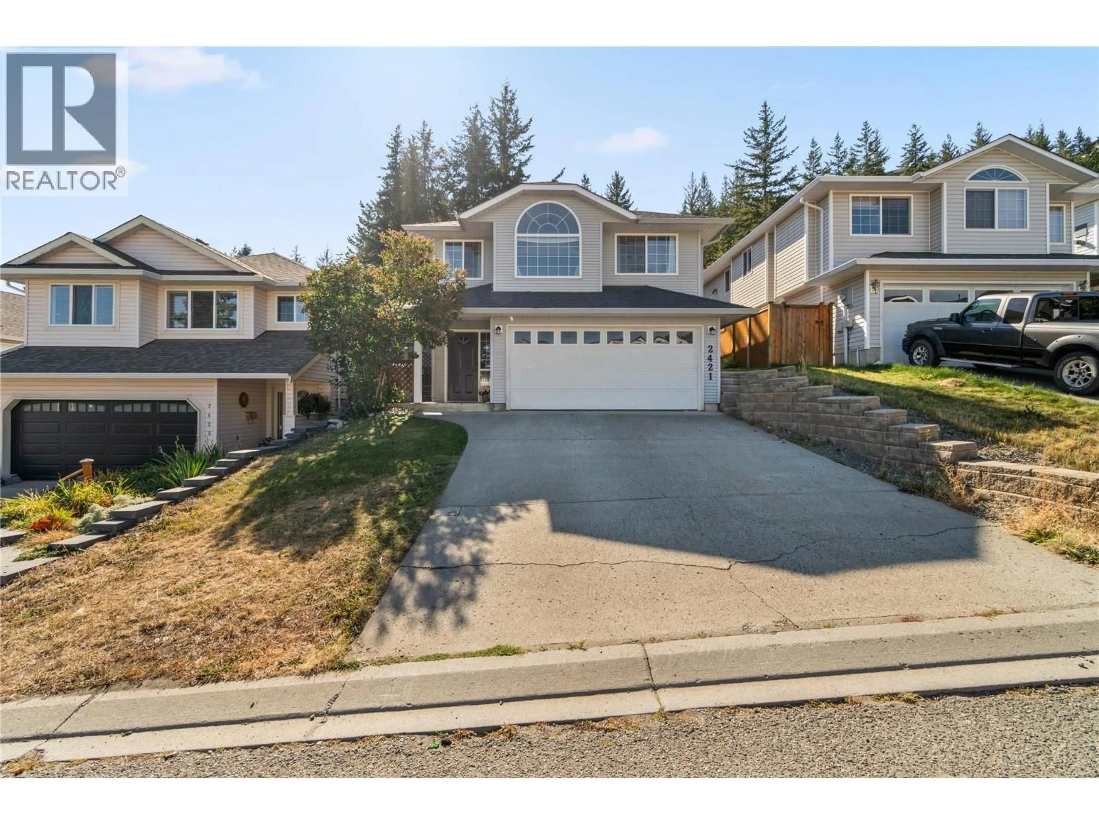 Home with vinyl exterior material, street for 2421 DRUMMOND COURT, Kamloops British Columbia V1S1T9