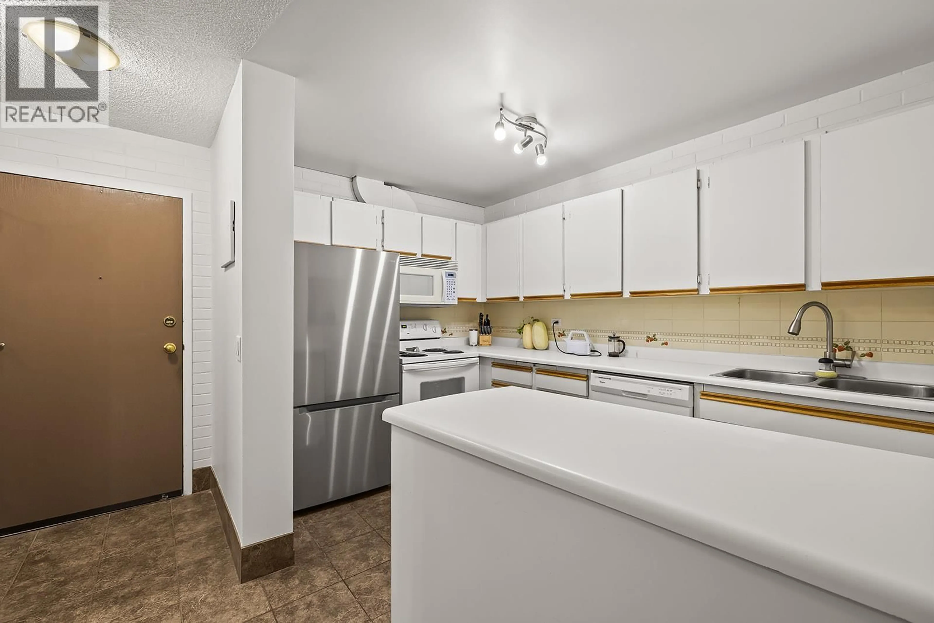 Standard kitchen, unknown for 204 - 1915 PACIFIC COURT, Kelowna British Columbia V1Y8B3