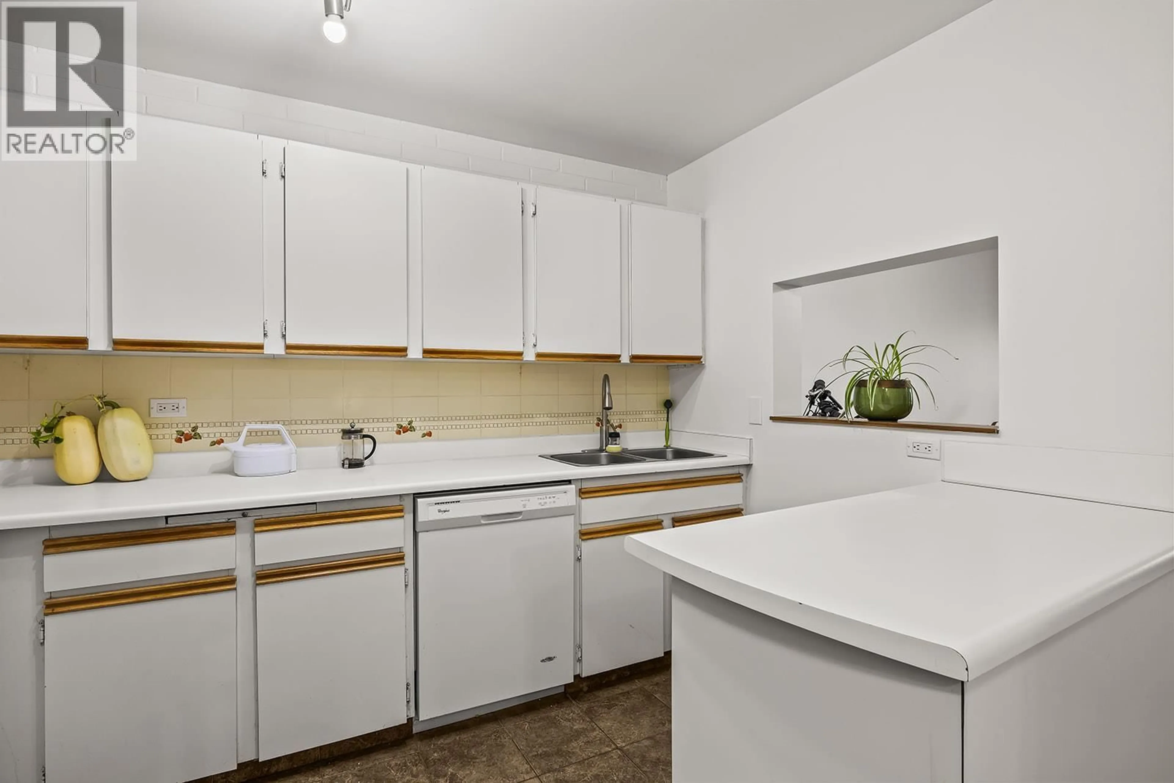 Standard kitchen, unknown for 204 - 1915 PACIFIC COURT, Kelowna British Columbia V1Y8B3