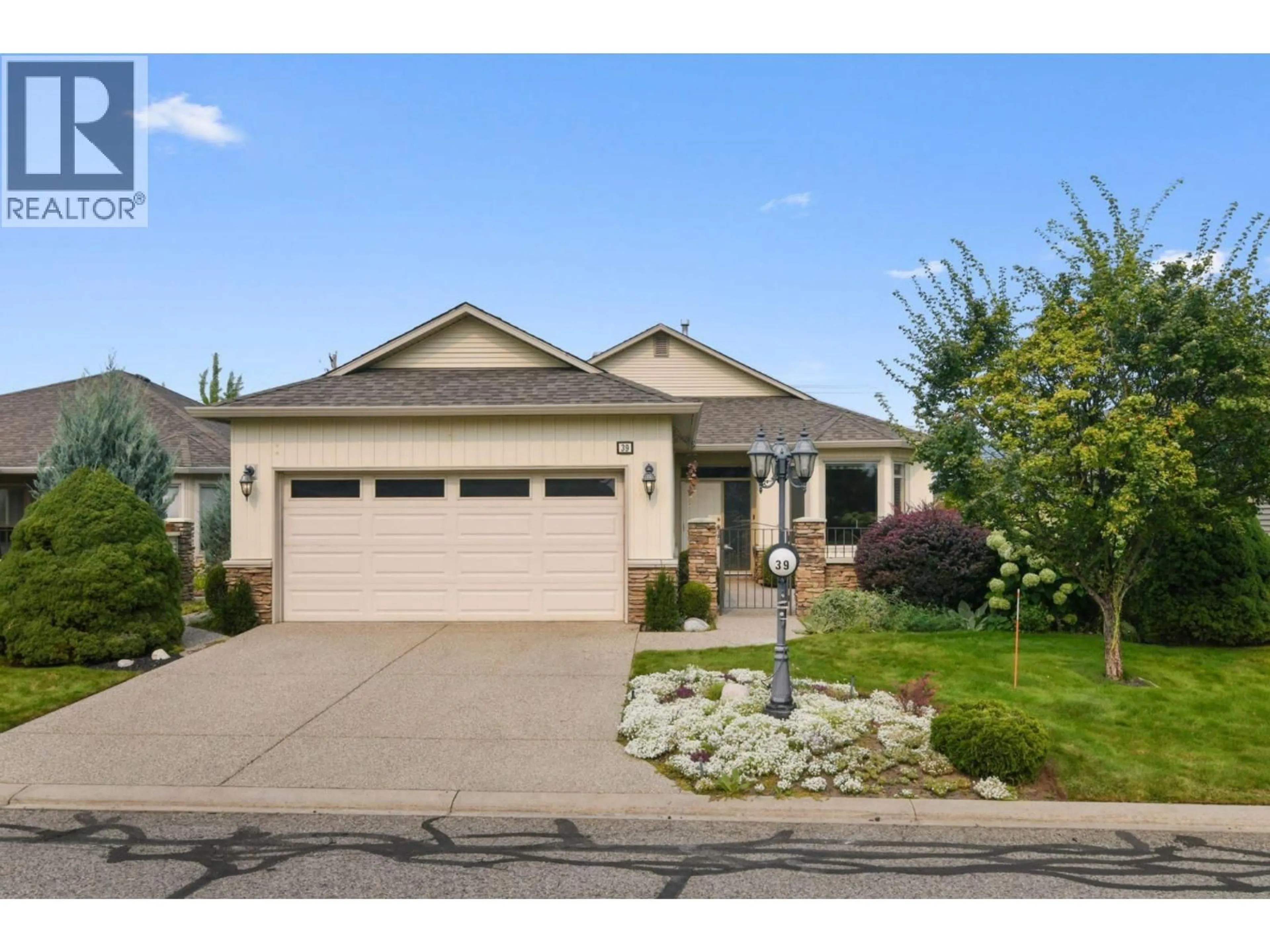 Home with vinyl exterior material, street for 39 2365 STILLINGLEET ROAD, Kelowna British Columbia V1W4X5