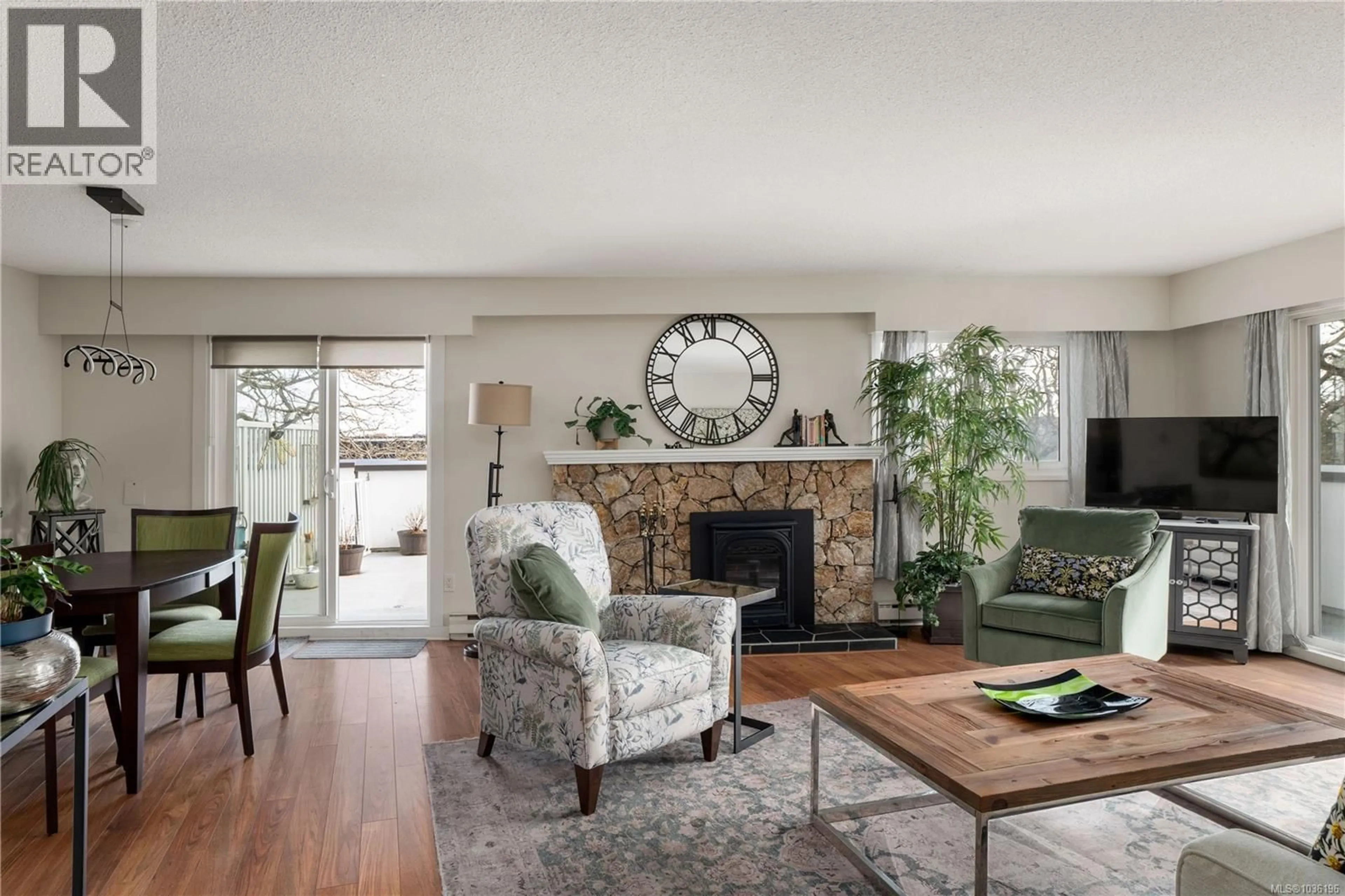 Living room with furniture, unknown for 116 - 3962 CEDAR HILL ROAD, Saanich British Columbia V8N3B8