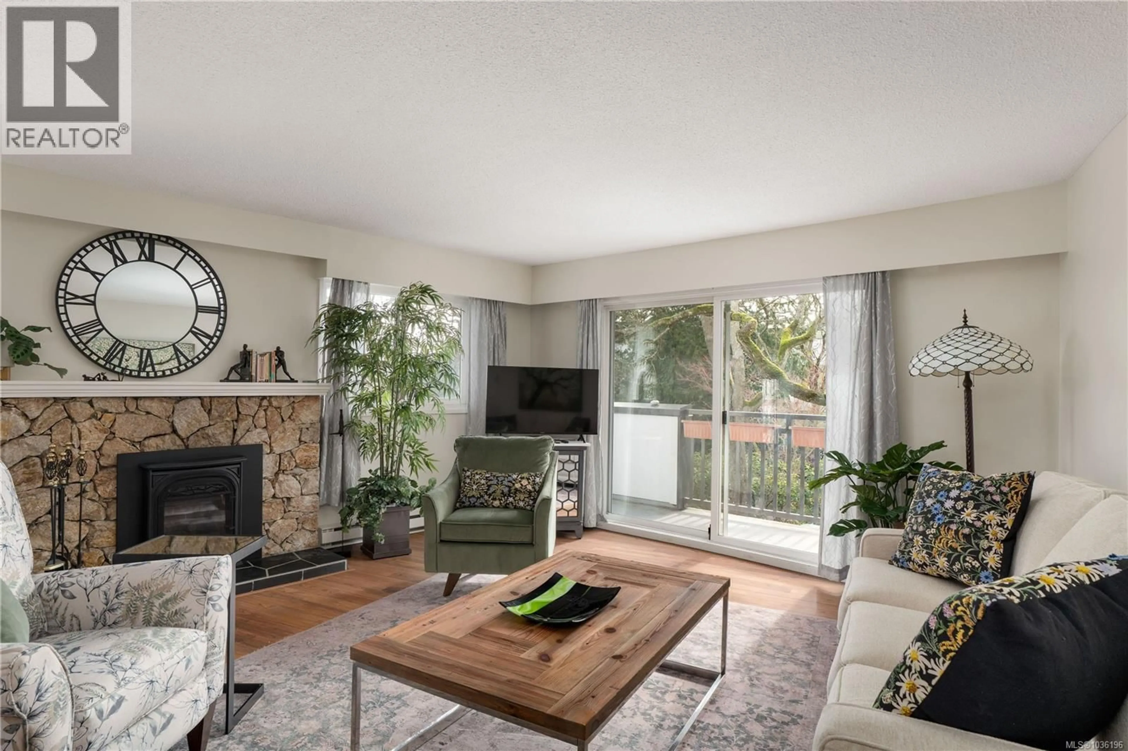 Living room with furniture, wood/laminate floor for 116 - 3962 CEDAR HILL ROAD, Saanich British Columbia V8N3B8