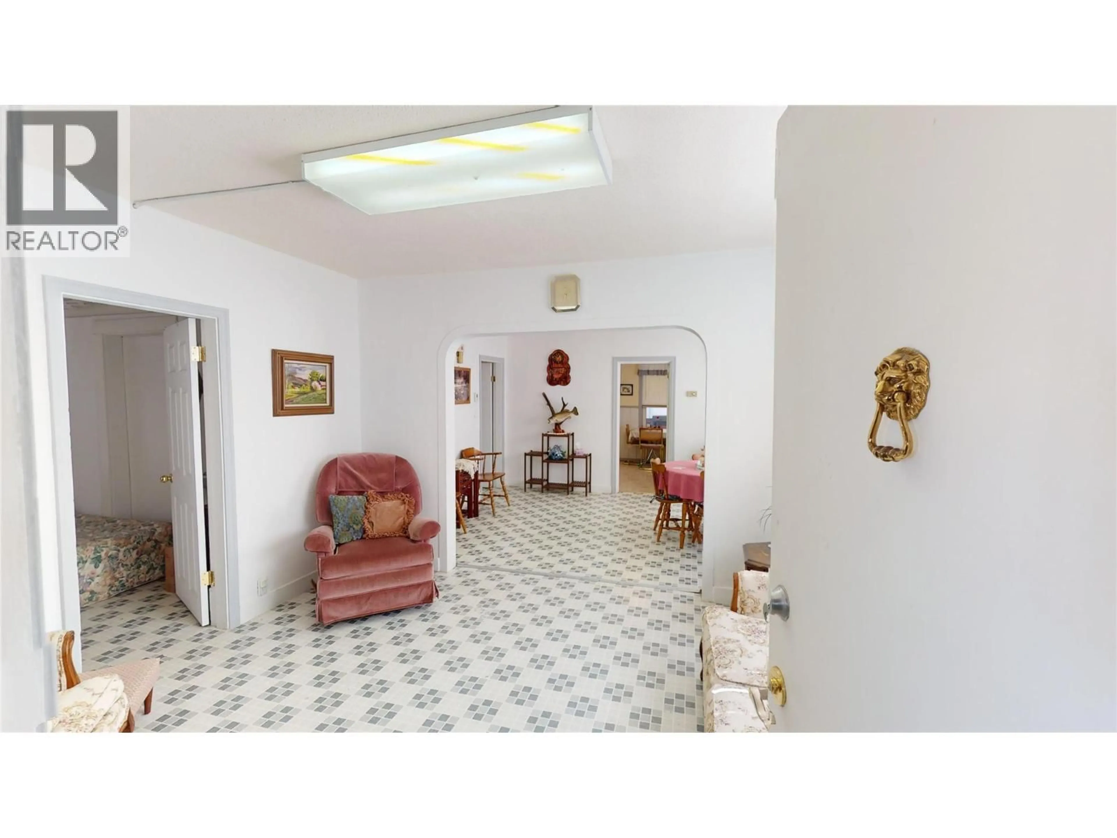 Indoor foyer for 38 12TH AVENUE SOUTH, Cranbrook British Columbia V1C2R7