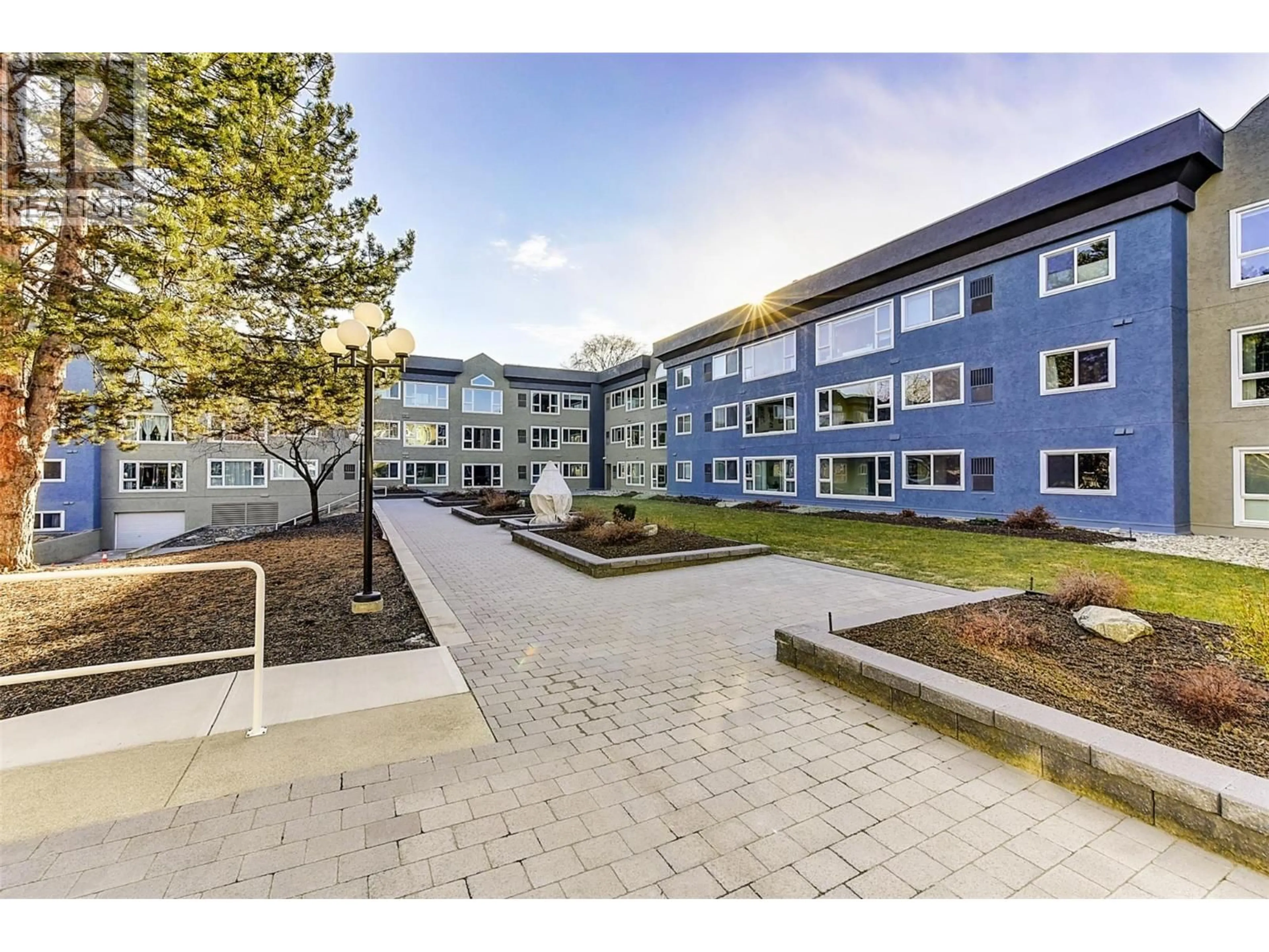 A pic from outside/outdoor area/front of a property/back of a property/a pic from drone, unknown for 152 - 1045 SUTHERLAND AVENUE, Kelowna British Columbia V1Y5Y1