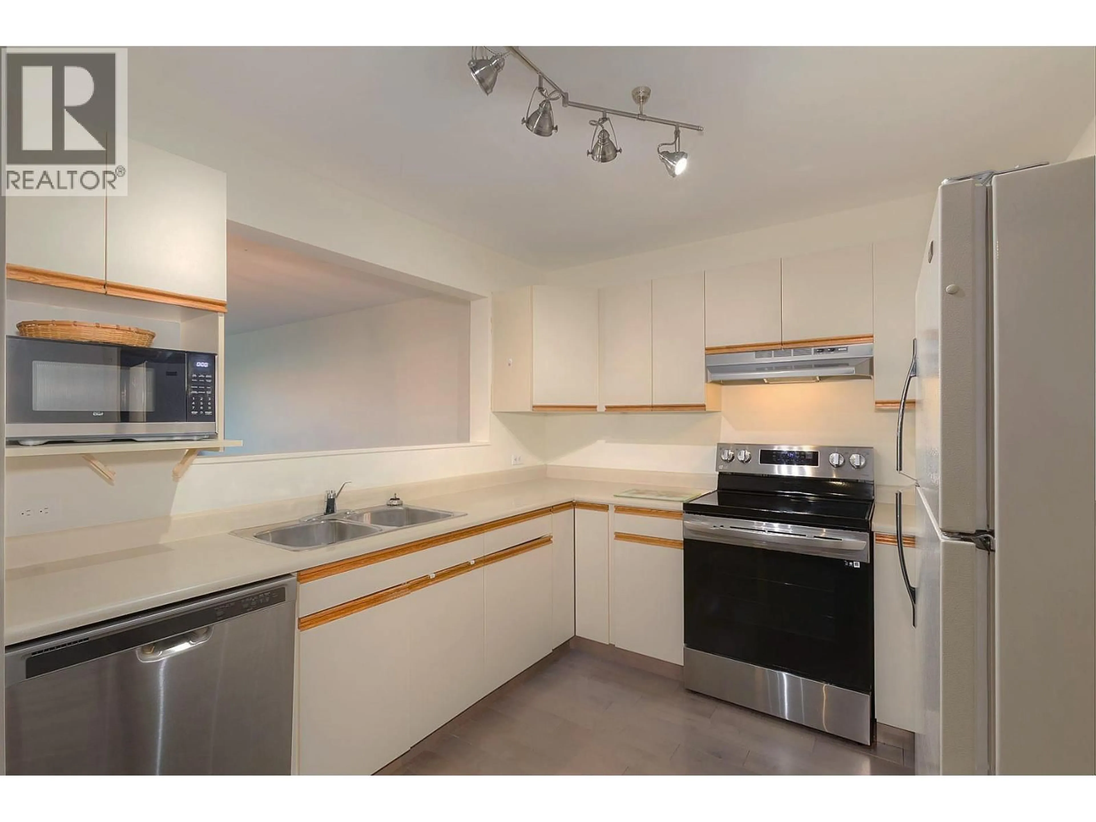 Standard kitchen, unknown for 152 - 1045 SUTHERLAND AVENUE, Kelowna British Columbia V1Y5Y1