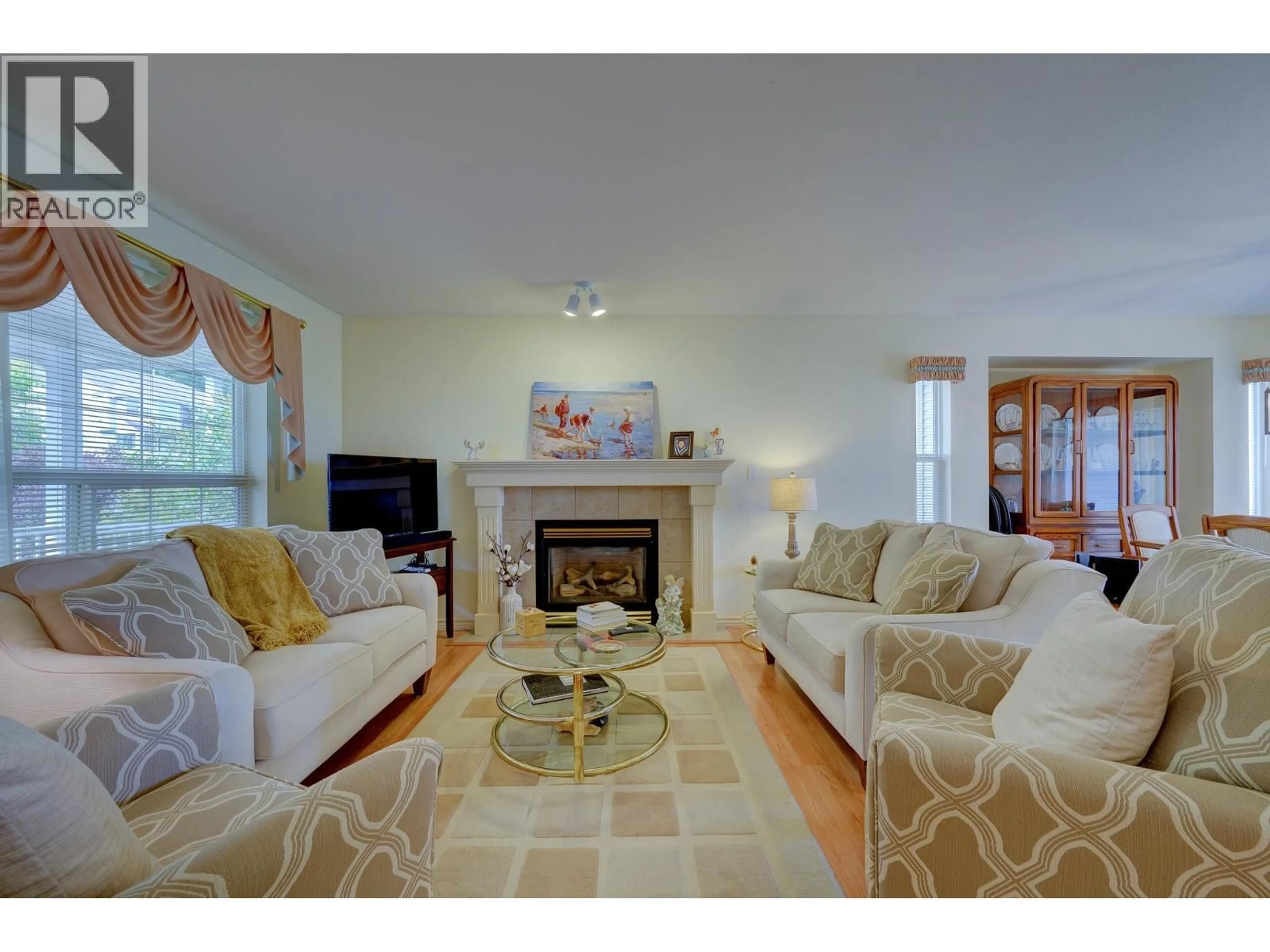 Living room with furniture, unknown for 1865 LODGEPOLE DRIVE, Kamloops British Columbia V1S1X8