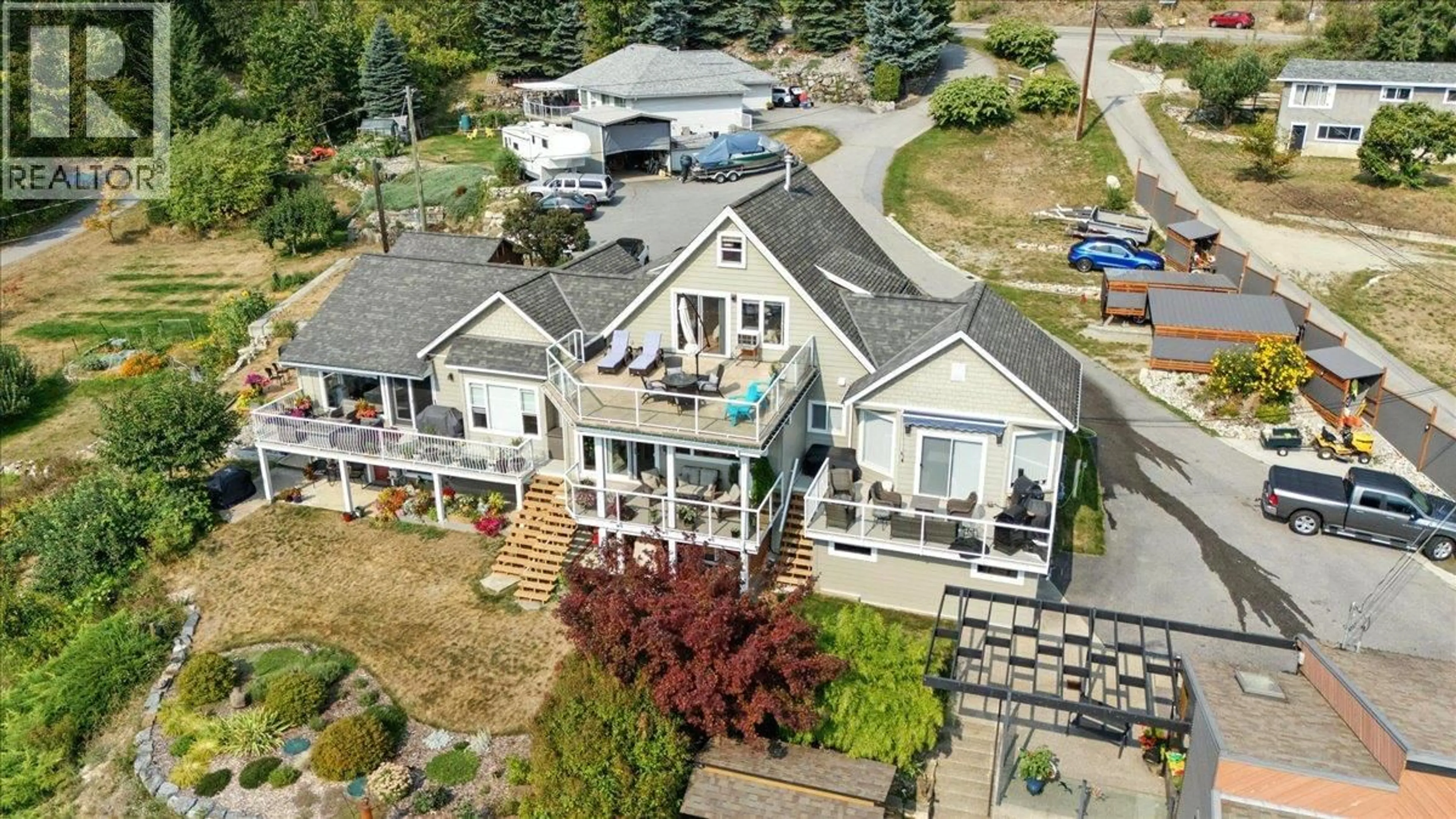A pic from outside/outdoor area/front of a property/back of a property/a pic from drone, water/lake/river/ocean view for 2 - 1022 3A HIGHWAY, Nelson British Columbia V1L6J5