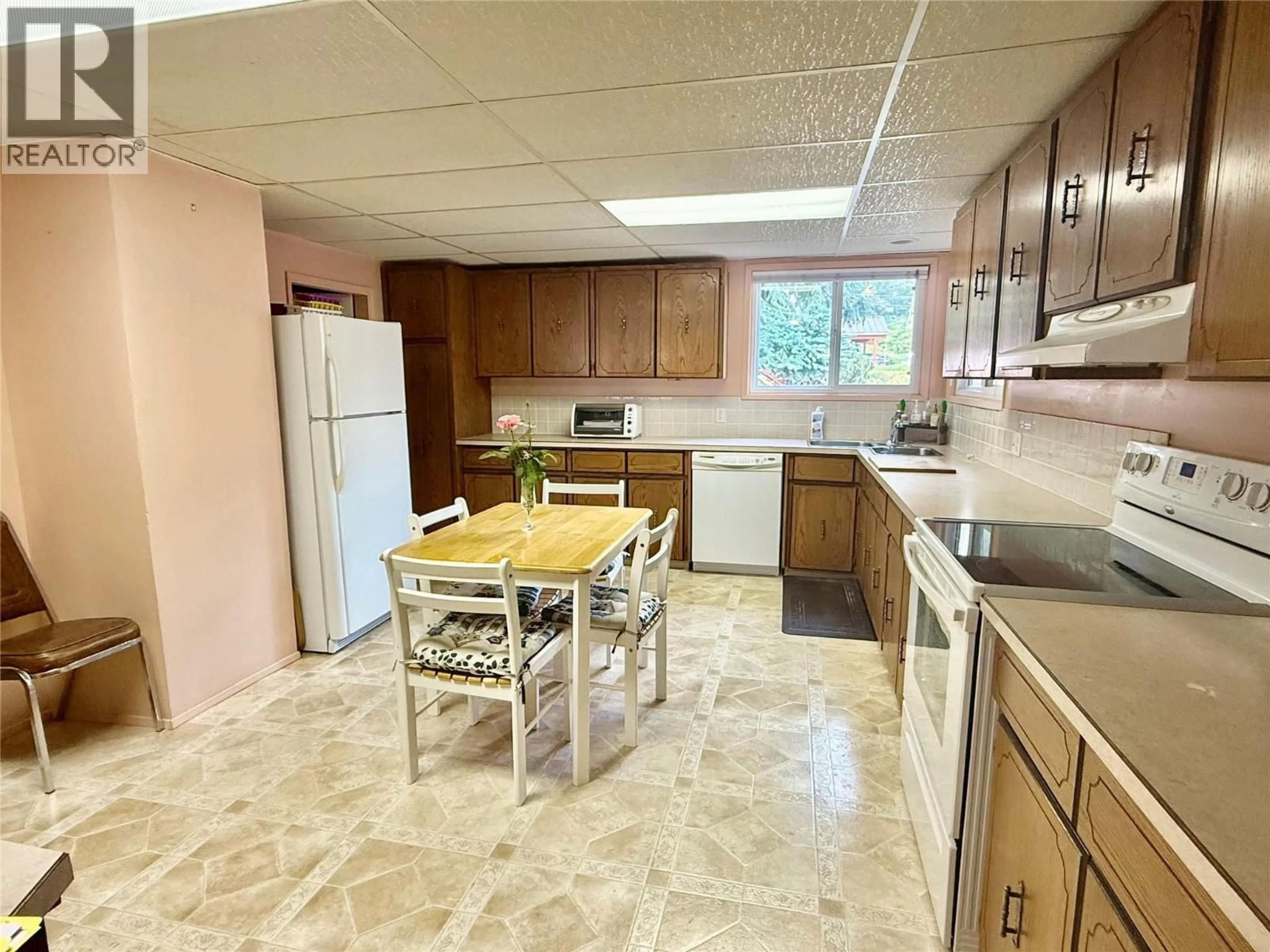 Standard kitchen, ceramic/tile floor for 790 CARLYLE STREET, Warfield British Columbia V1R2E7
