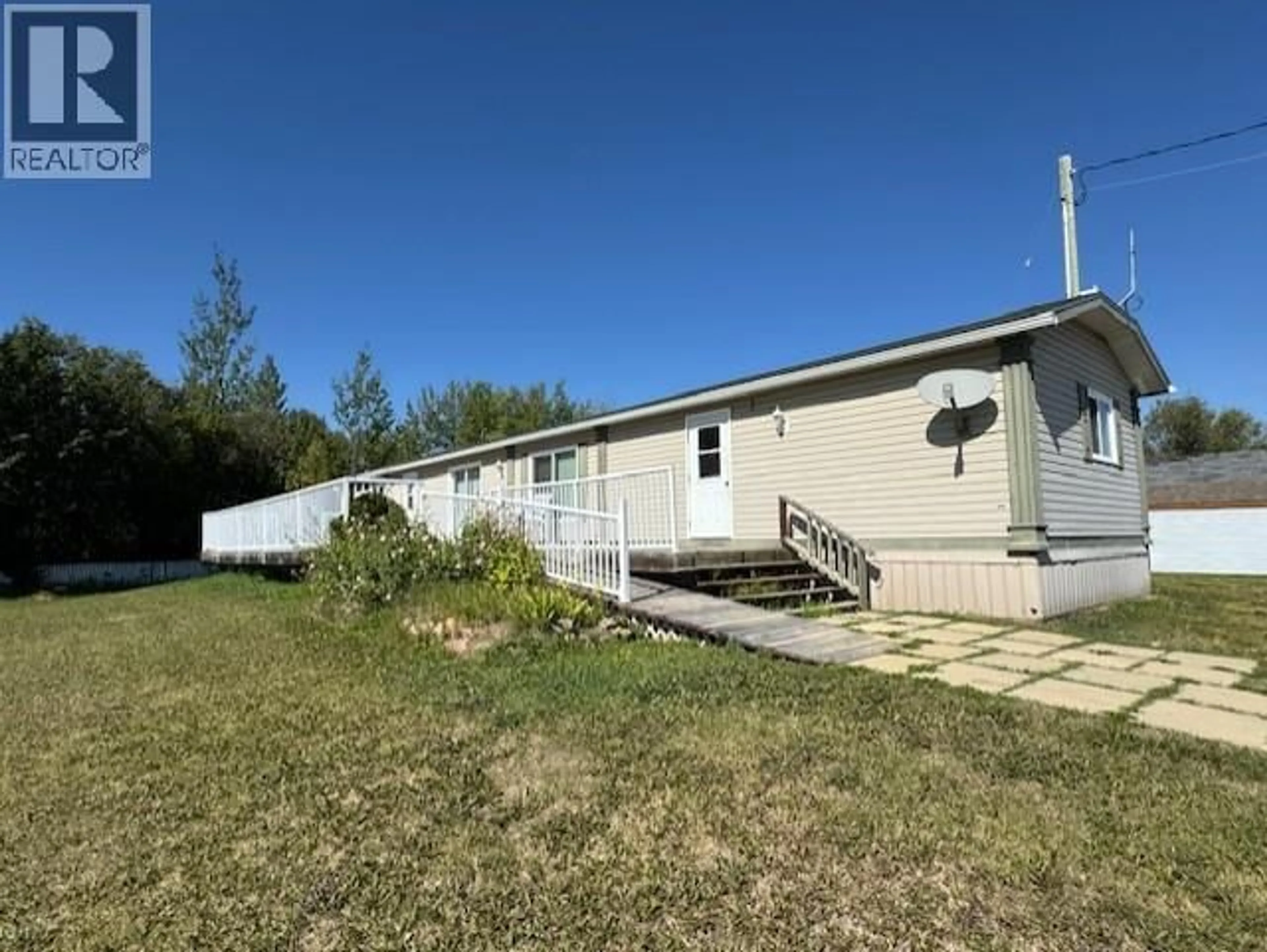 A pic from outside/outdoor area/front of a property/back of a property/a pic from drone, building for 4028 97 HIGHWAY SOUTH, Dawson Creek British Columbia V0C1B0