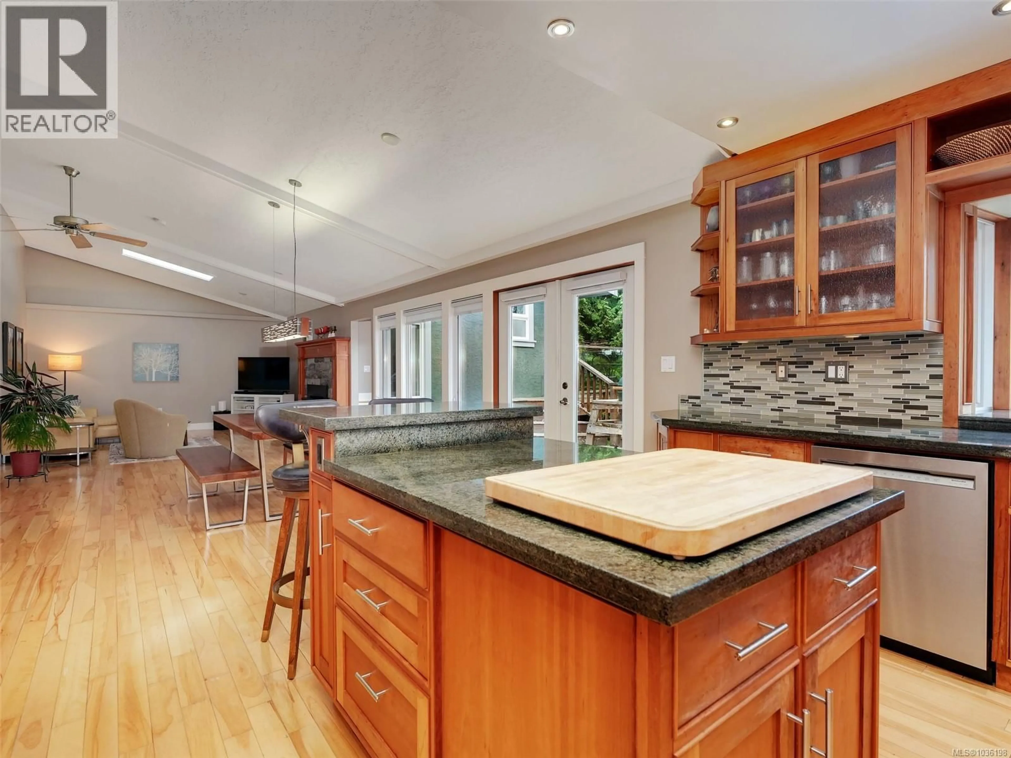 Open concept kitchen, ceramic/tile floor for 5148 SANTA CLARA AVENUE, Saanich British Columbia V8Y1W4