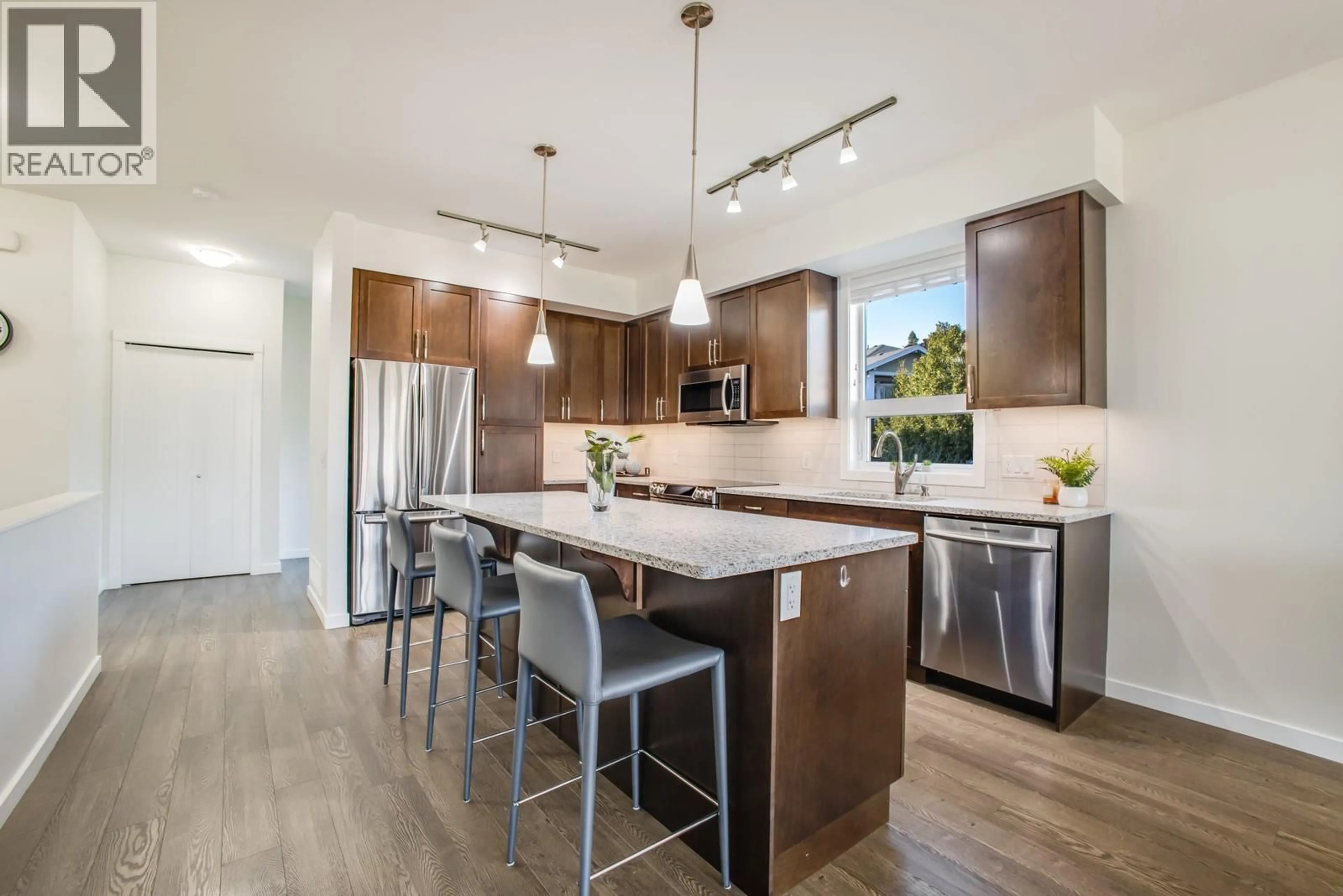 Open concept kitchen, wood/laminate floor for 46 - 625 BOYNTON PLACE, Kelowna British Columbia V1V3B5