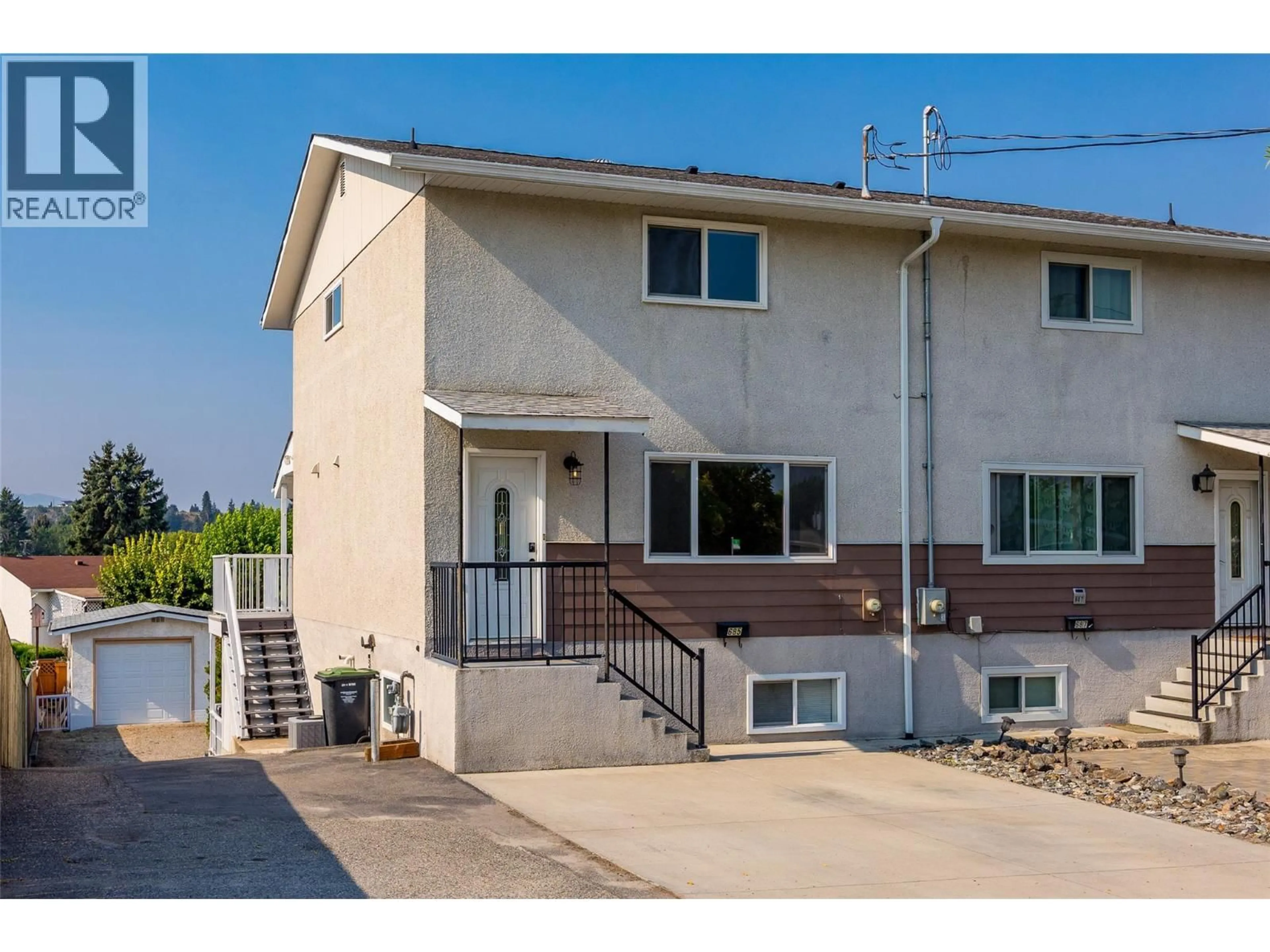 Home with vinyl exterior material, street for 685 HOLLYDELL ROAD, Kelowna British Columbia V1X1L4