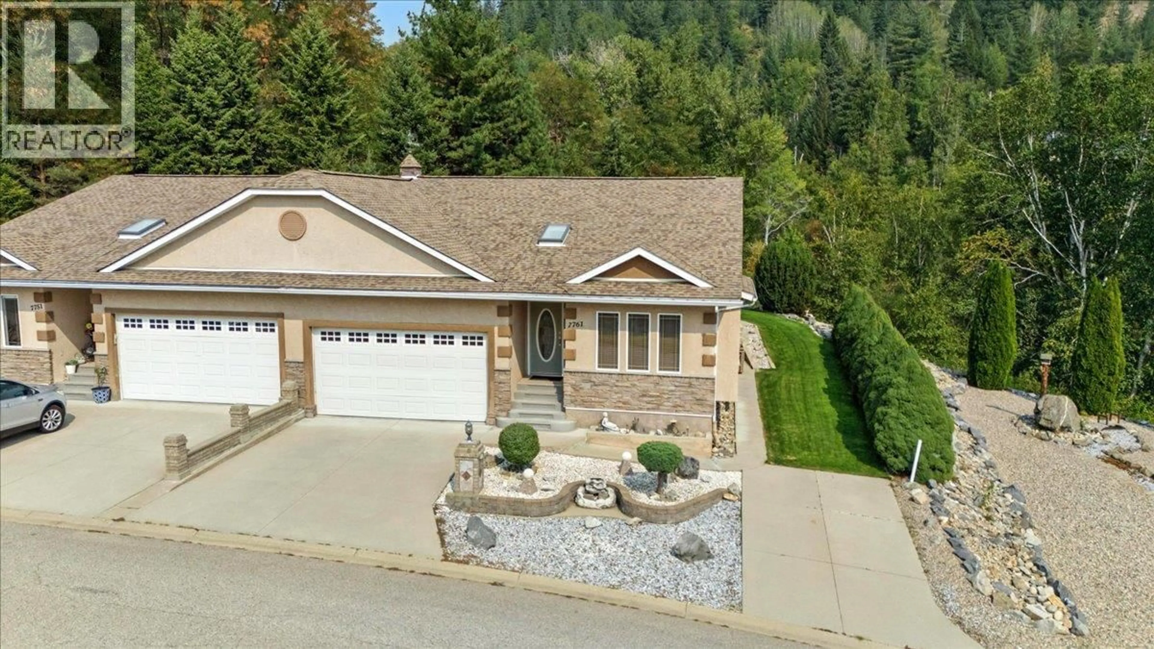 A pic from outside/outdoor area/front of a property/back of a property/a pic from drone, street for 7761 DEVITO DRIVE, Trail British Columbia V1R4W2