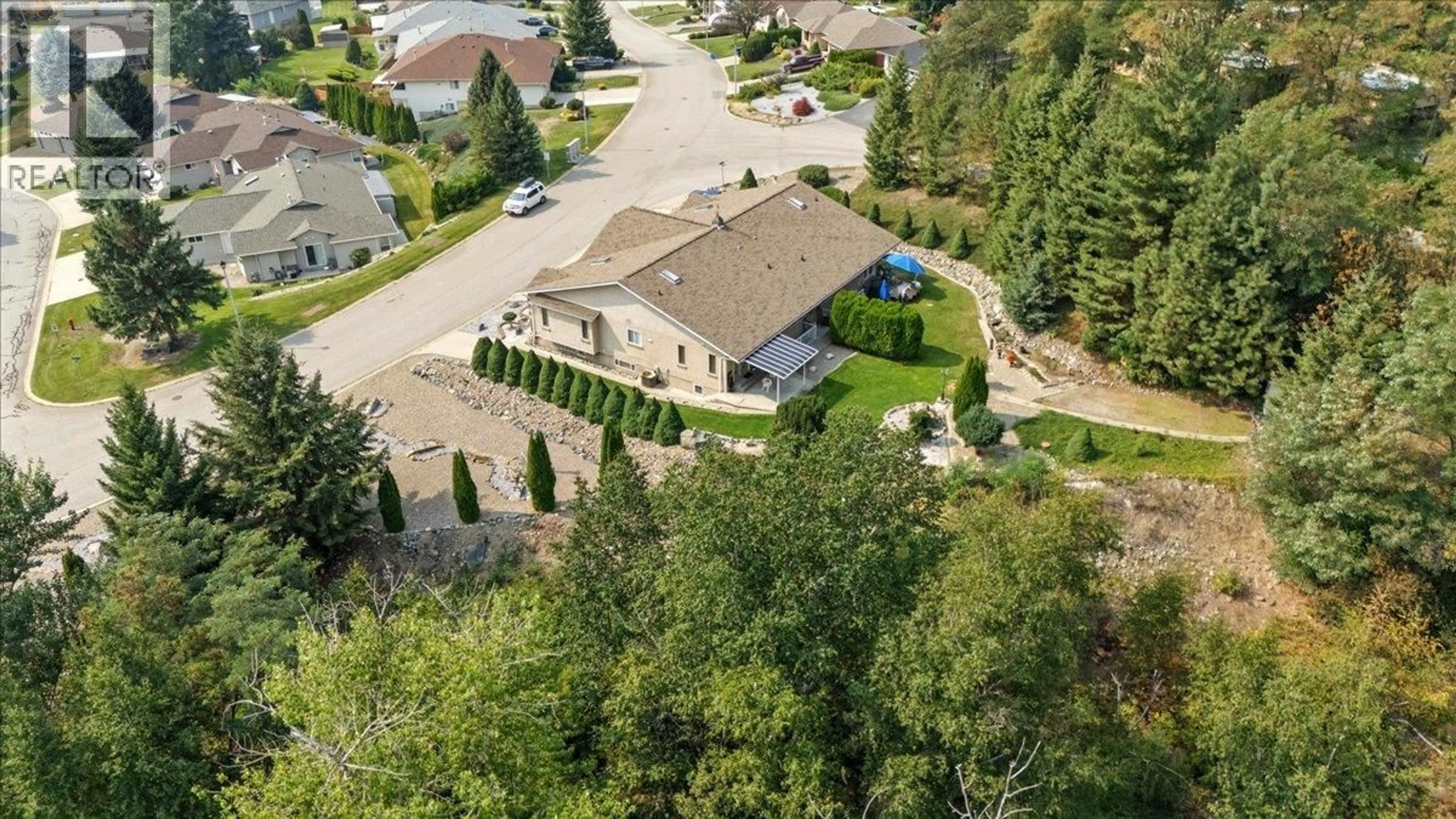 A pic from outside/outdoor area/front of a property/back of a property/a pic from drone, street for 7761 DEVITO DRIVE, Trail British Columbia V1R4W2