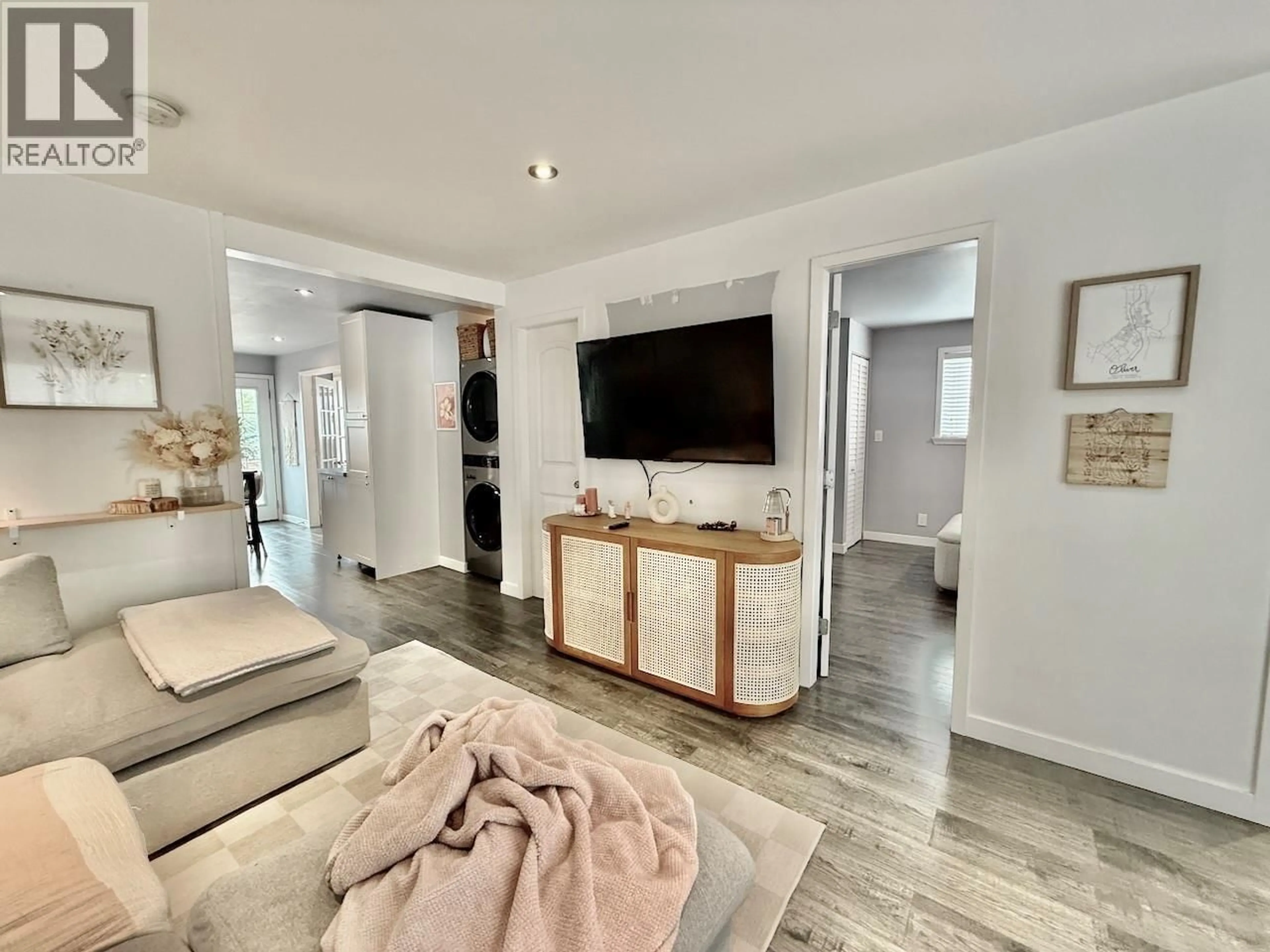 Living room with furniture, unknown for 6513 HILLSIDE STREET, Oliver British Columbia V0H1T2