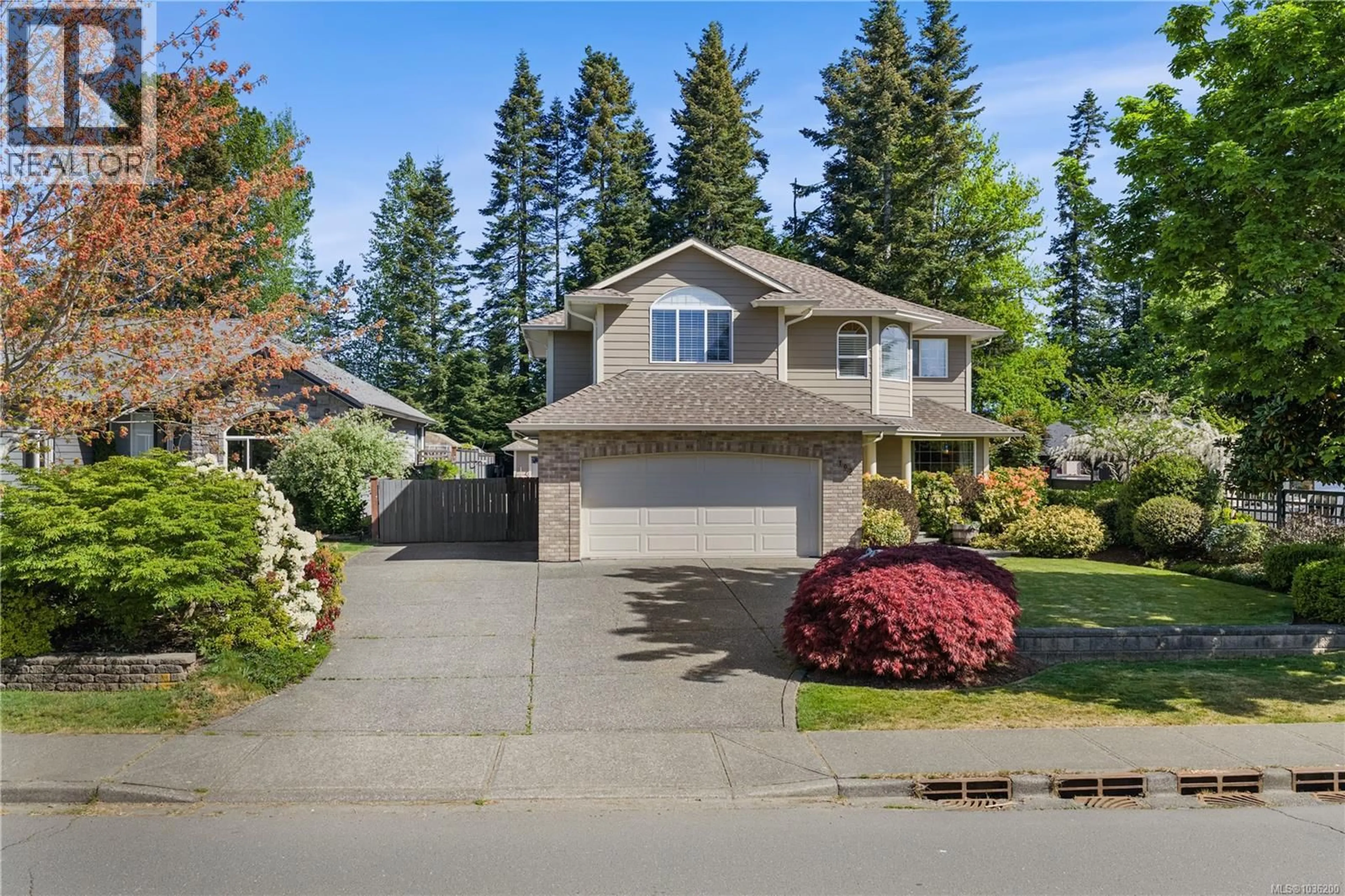 Home with vinyl exterior material, street for 100 MARYLAND ROAD, Campbell River British Columbia V9W8G2