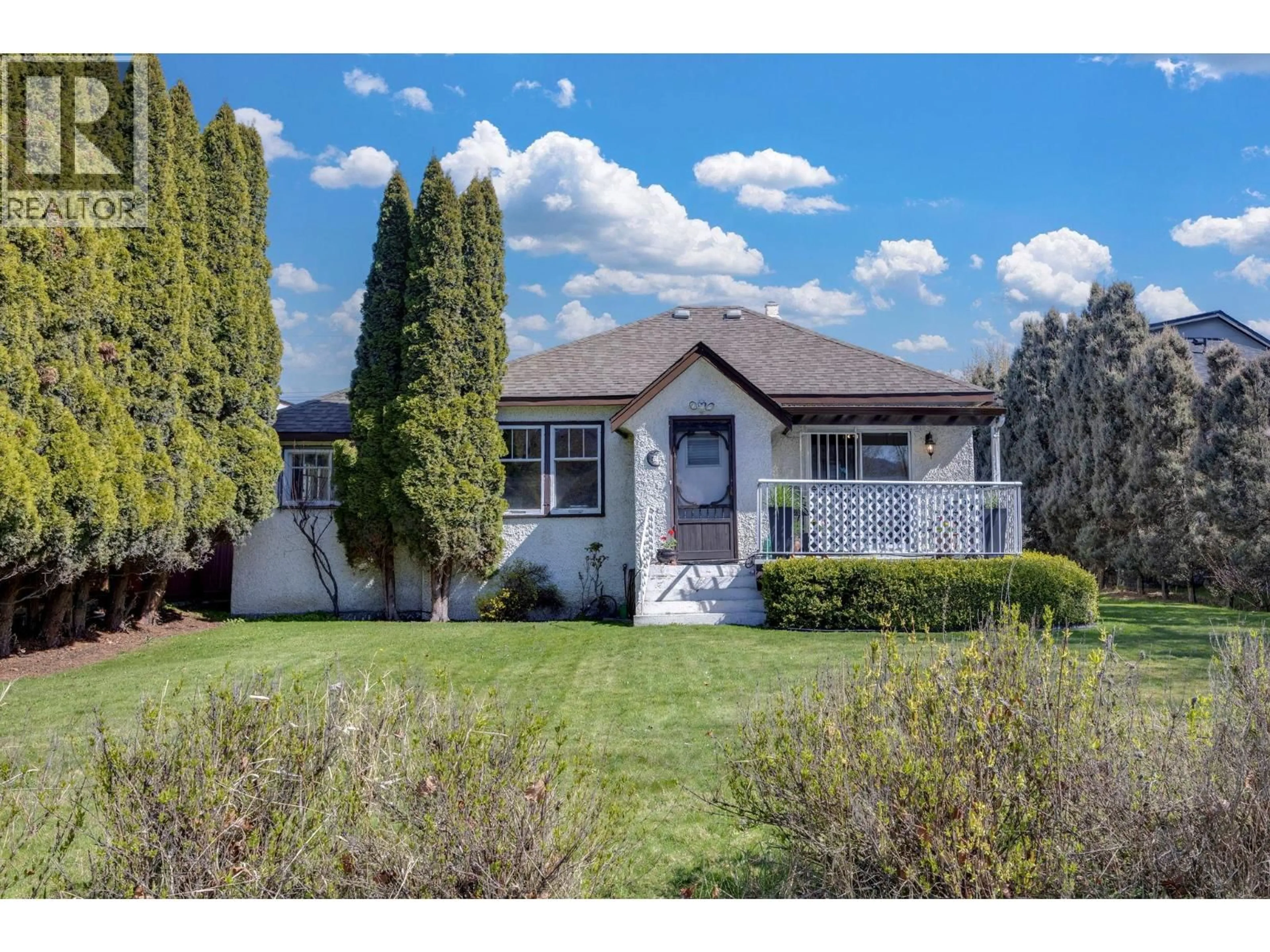 Home with vinyl exterior material, street for 1830 RIVERSIDE AVENUE, Kelowna British Columbia V1Y1A7