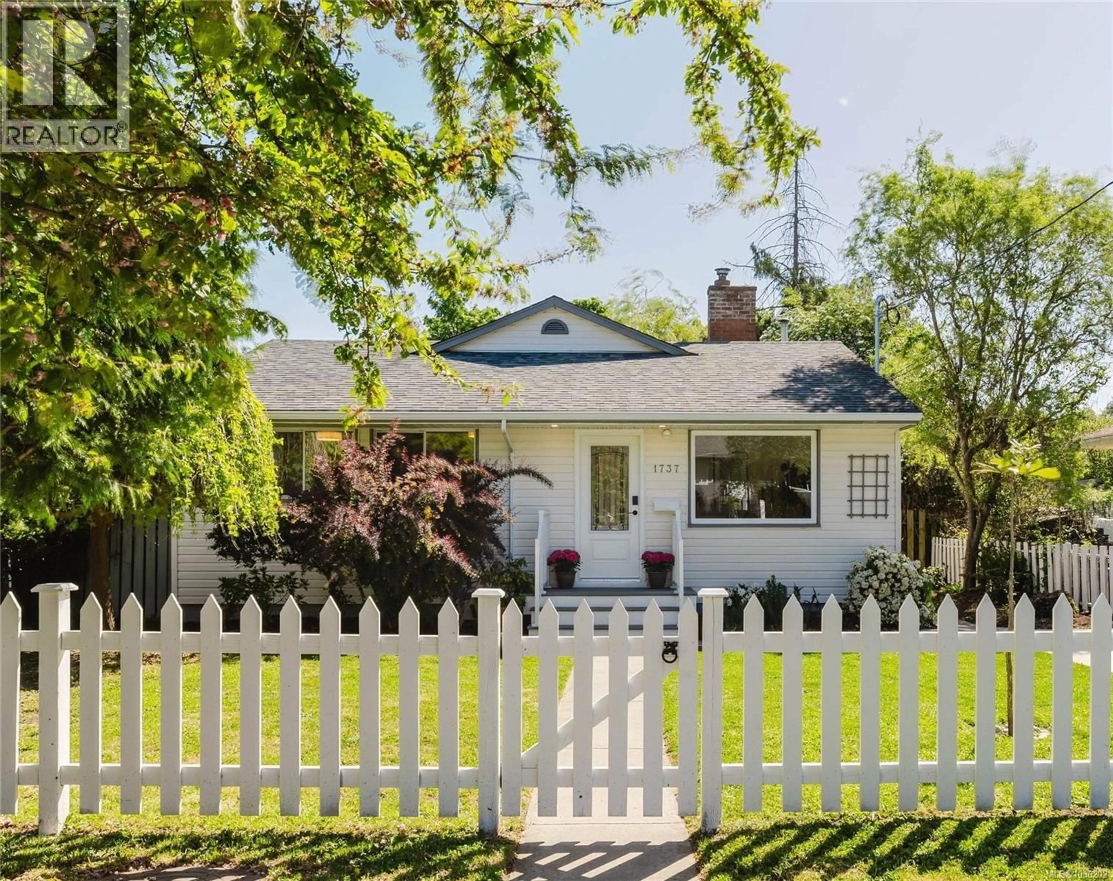 Home with vinyl exterior material, street for 1737 AMPHION STREET, Victoria British Columbia V8R4Z8