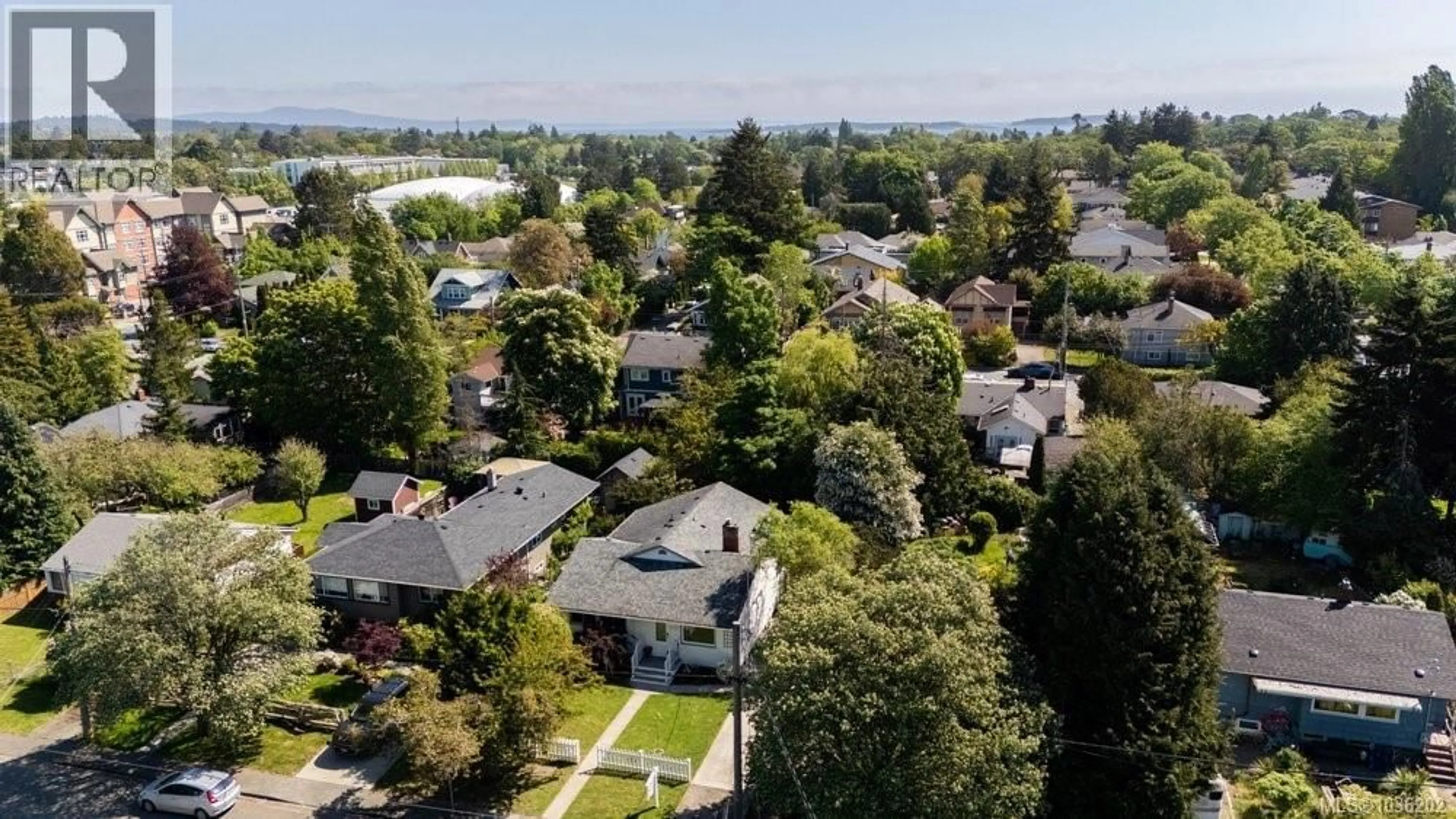 A pic from outside/outdoor area/front of a property/back of a property/a pic from drone, unknown for 1737 AMPHION STREET, Victoria British Columbia V8R4Z8