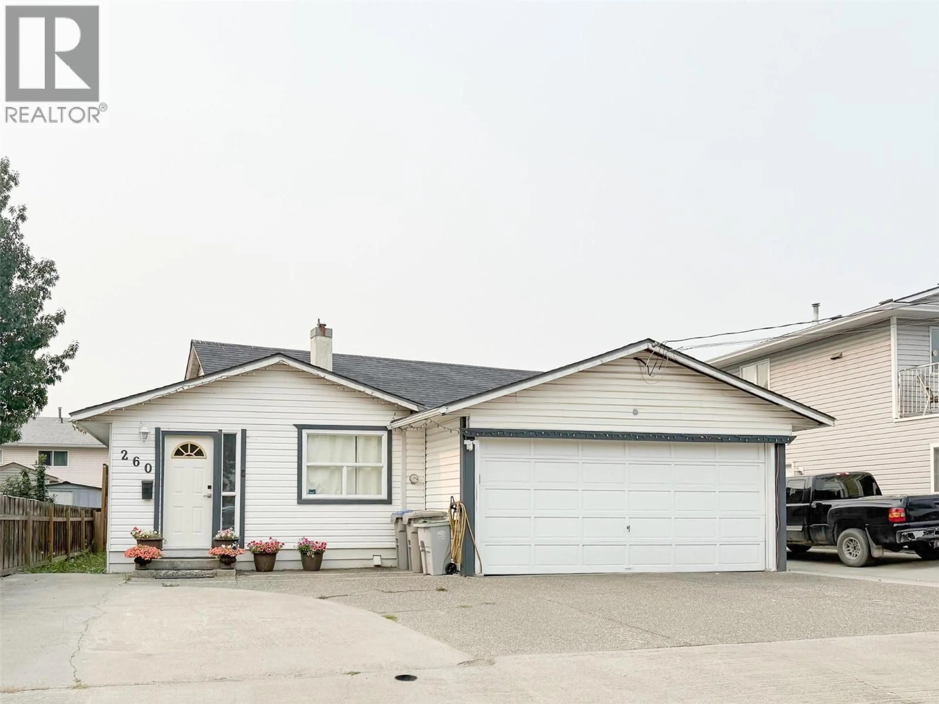 Home with vinyl exterior material, street for 260 TAMARACK AVENUE, Kamloops British Columbia V2B1G7