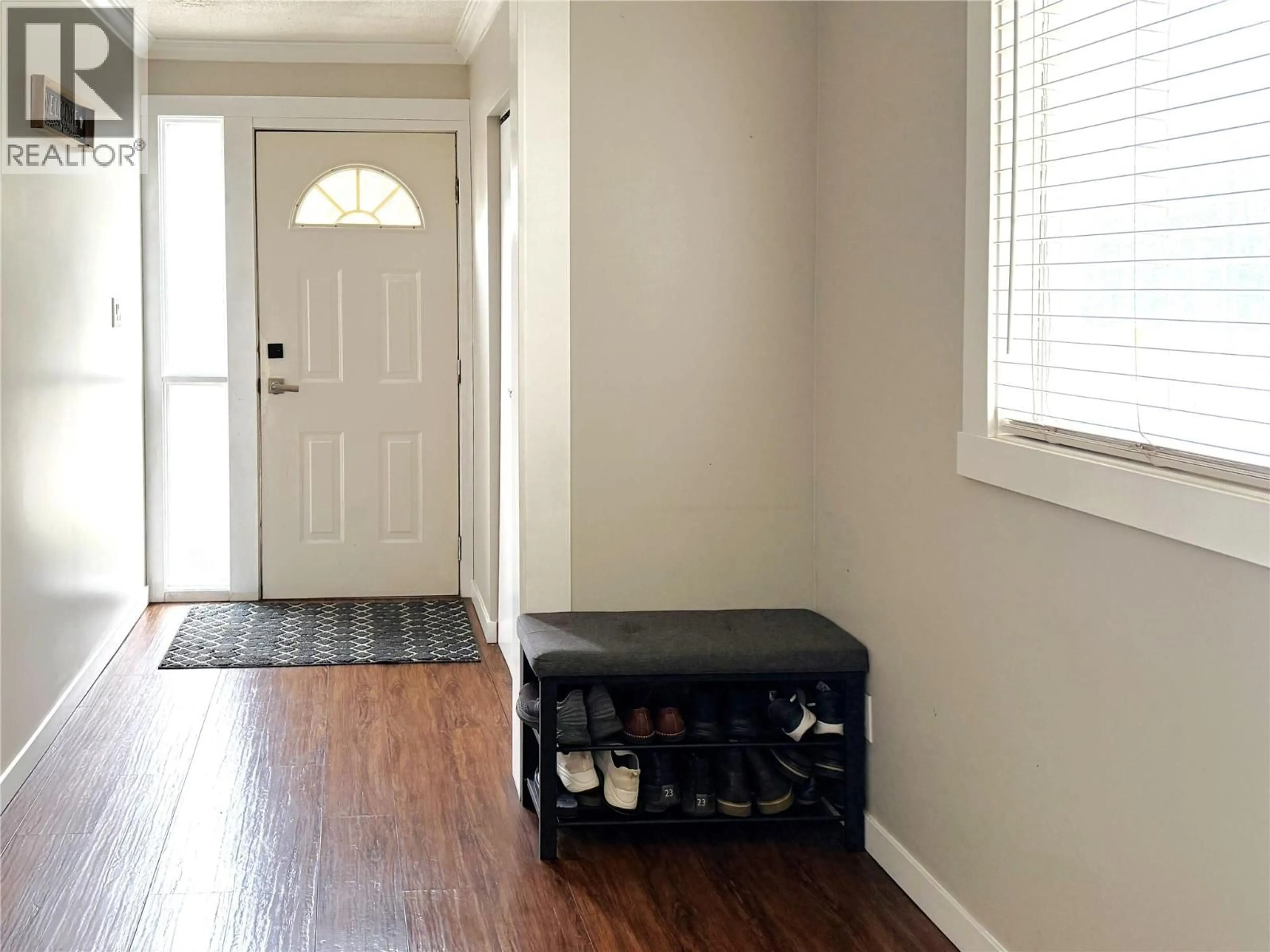 Indoor entryway for 260 TAMARACK AVENUE, Kamloops British Columbia V2B1G7