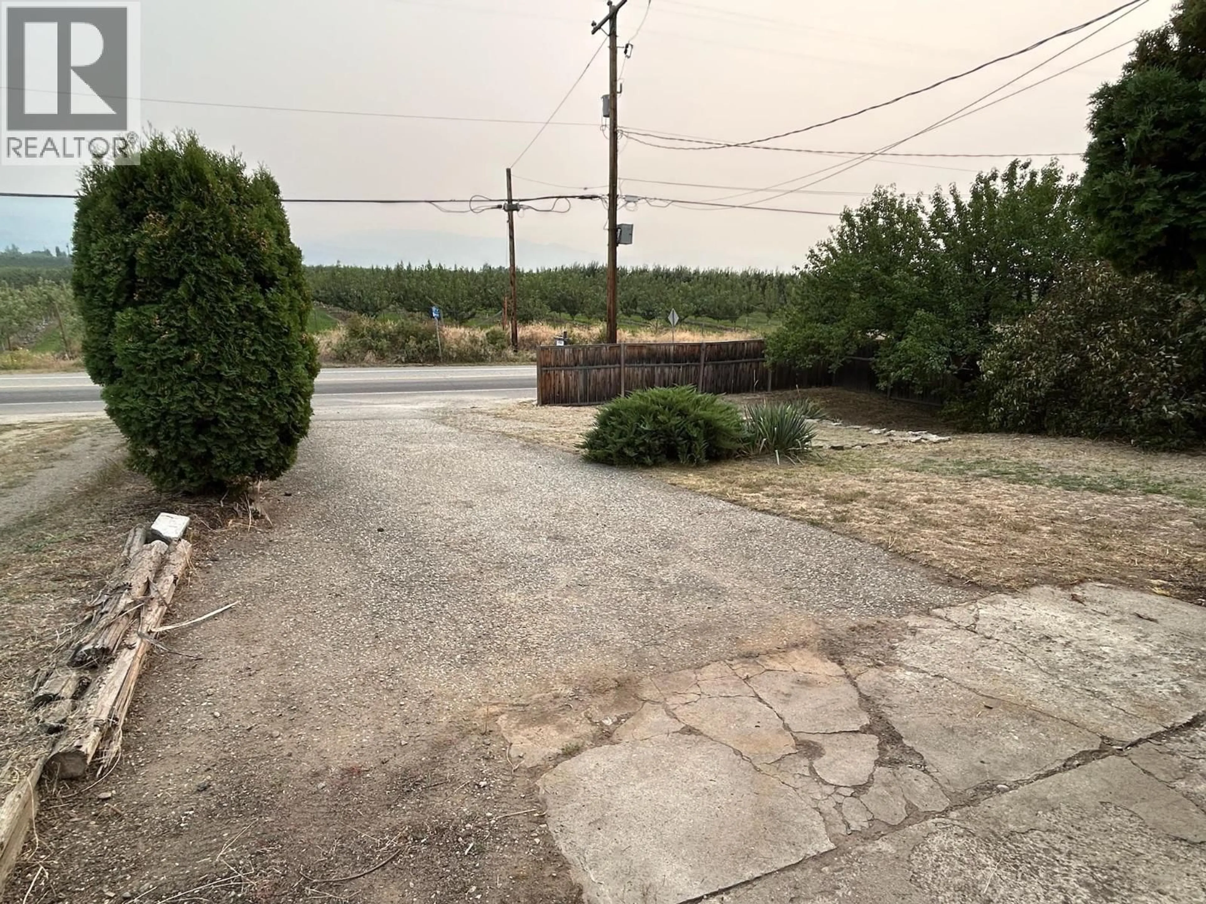Patio, street for 3236 MCCULLOCH ROAD, Kelowna British Columbia V1W4G5