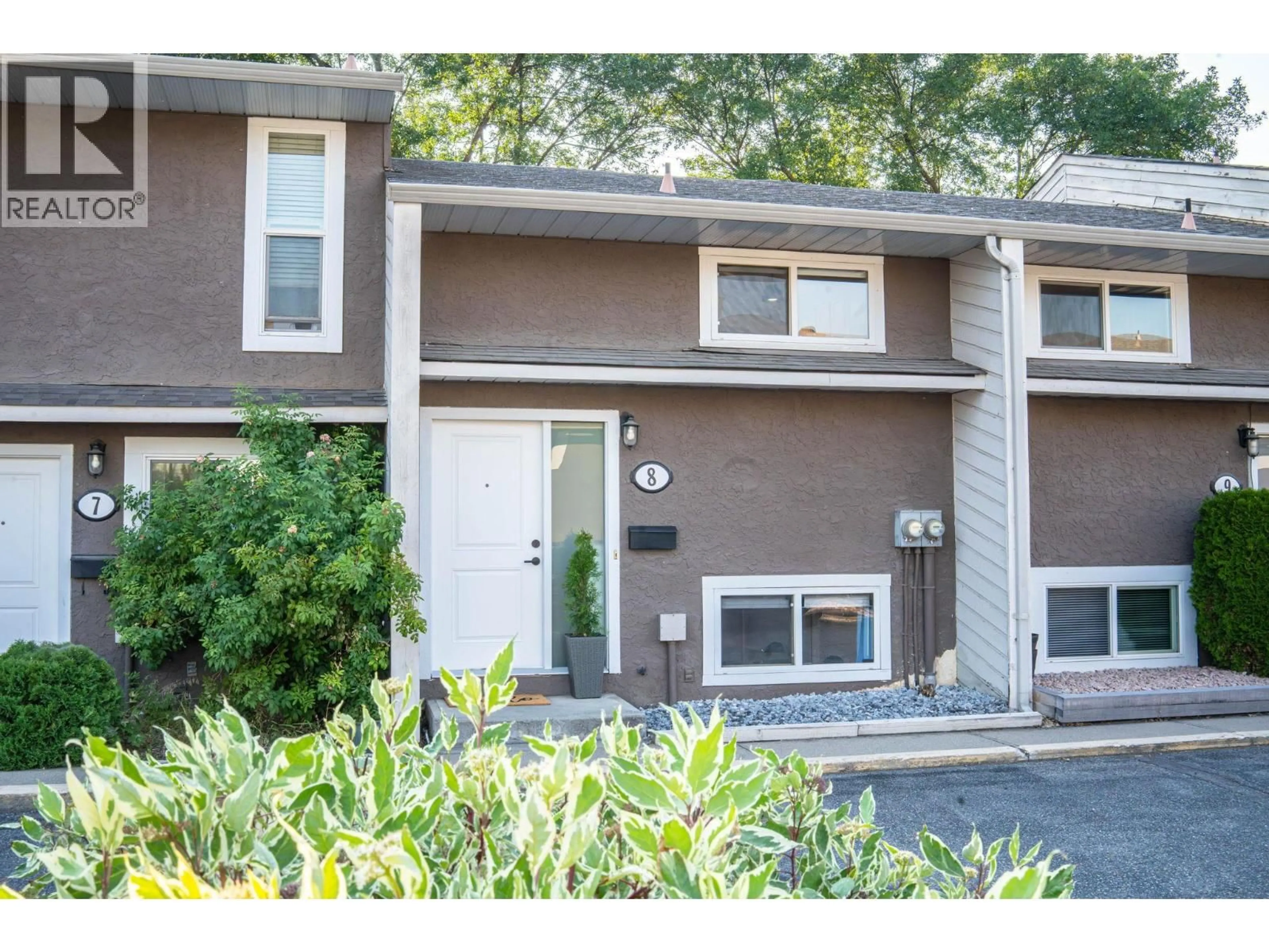 Home with vinyl exterior material, street for 8 - 217 FRANKLYN ROAD, Kelowna British Columbia V1X6A9