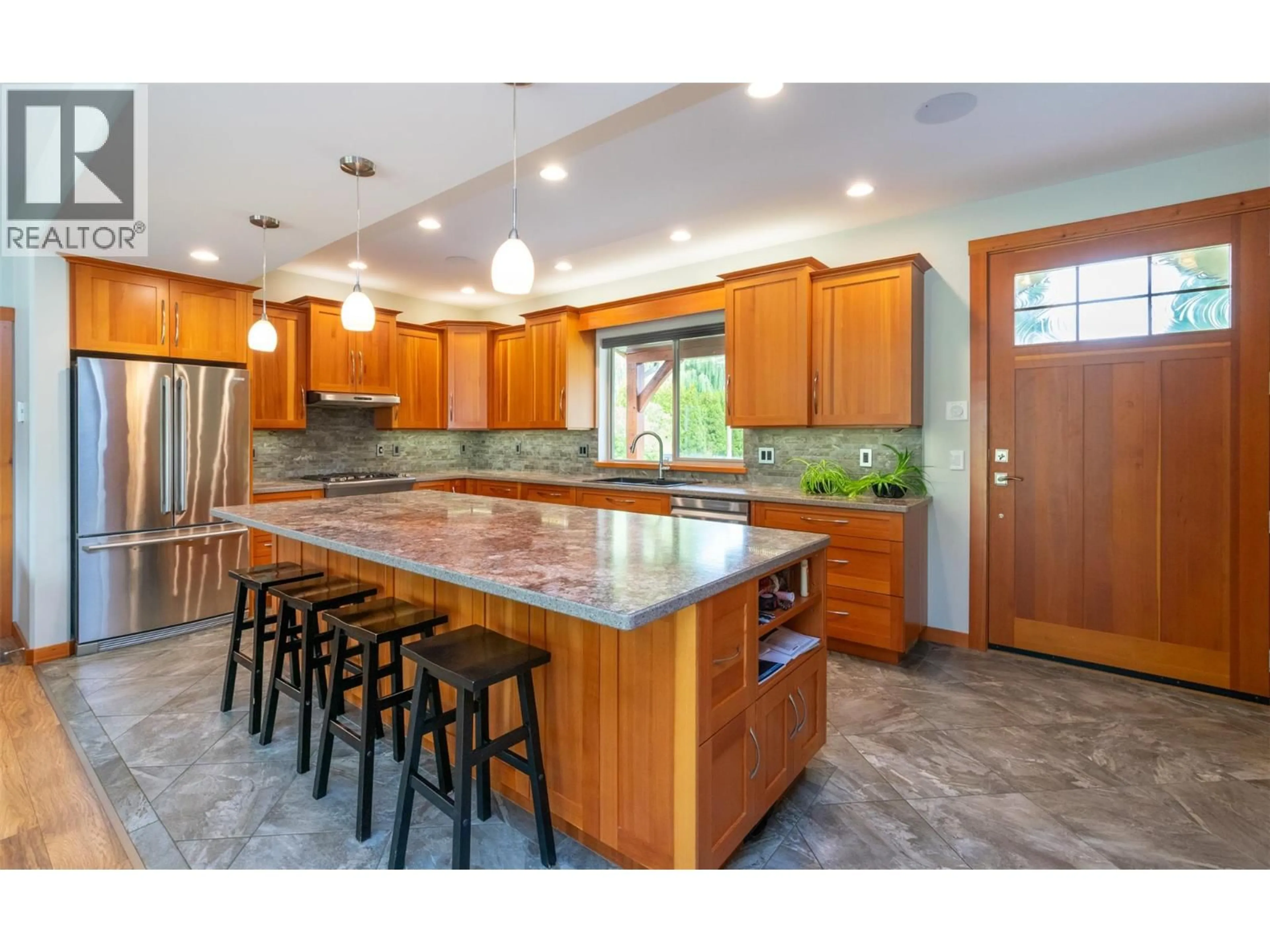 Contemporary kitchen, ceramic/tile floor for 1690 20 AVENUE SOUTHEAST, Salmon Arm British Columbia V1E2M9