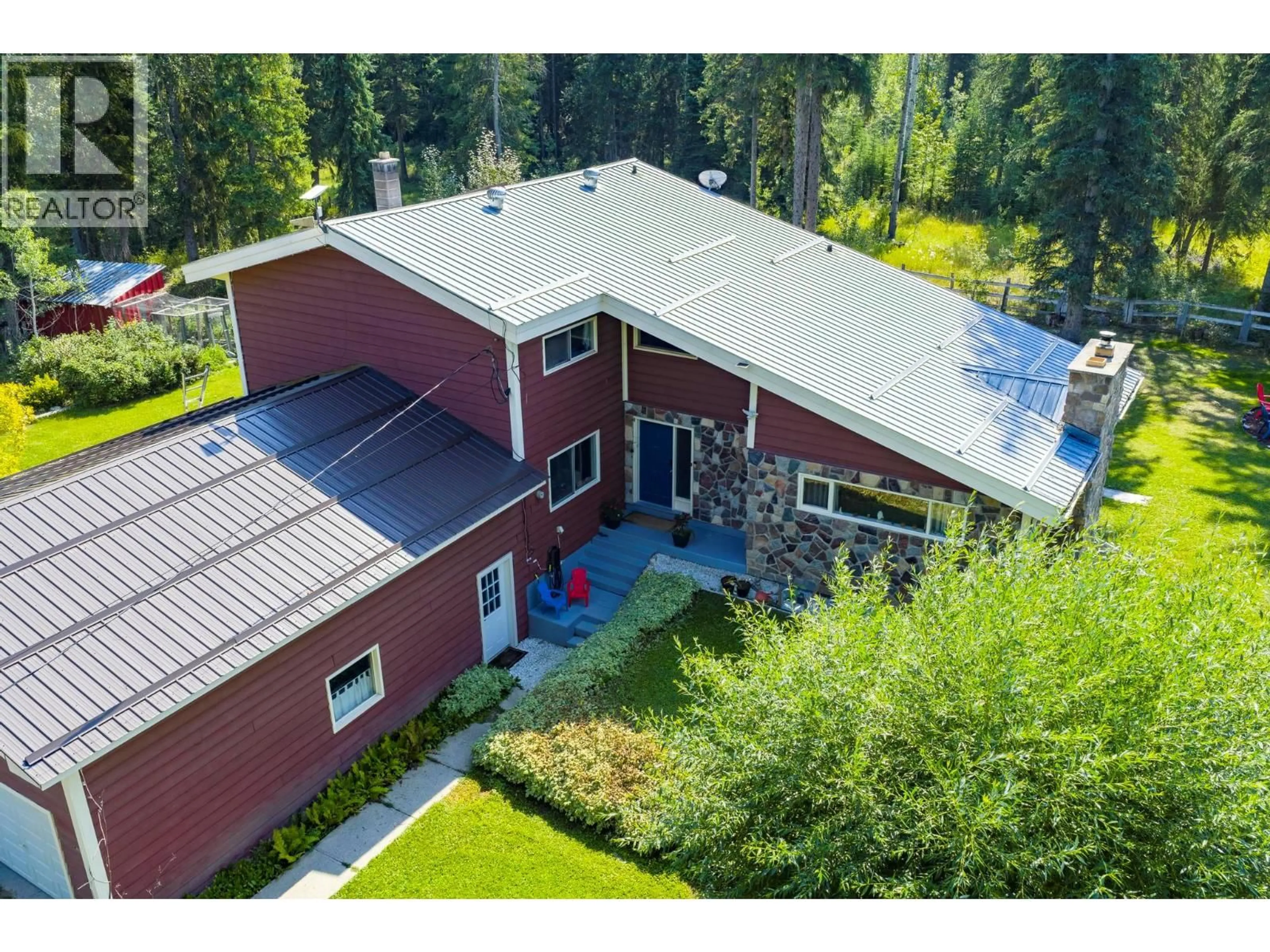 A pic from outside/outdoor area/front of a property/back of a property/a pic from drone, building for 1732 OBERG JOHNSON ROAD, Golden British Columbia V0A1H1