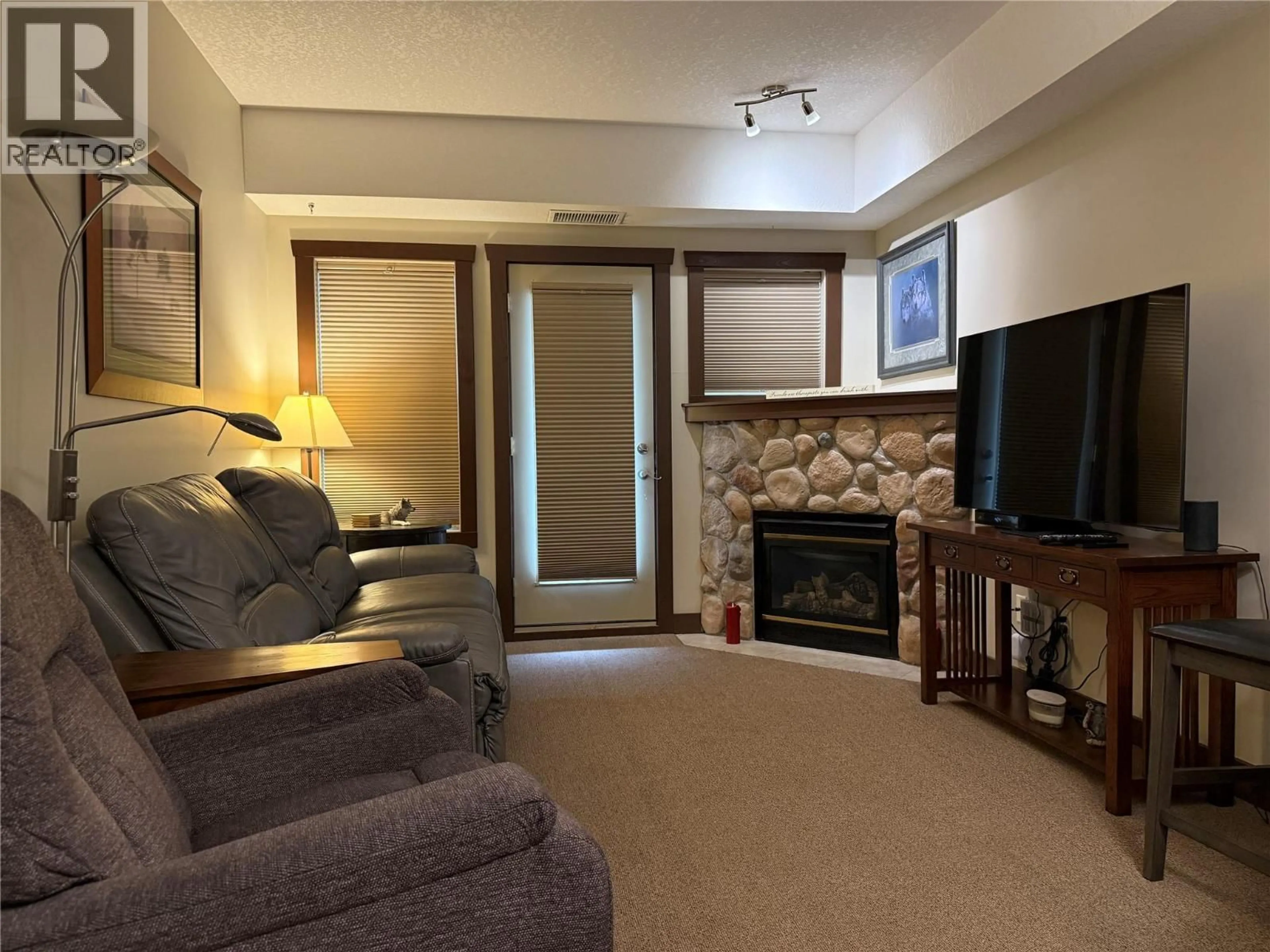 Living room with furniture, unknown for 203 - 1500 MCDONALD AVENUE, Fernie British Columbia V0B1M1