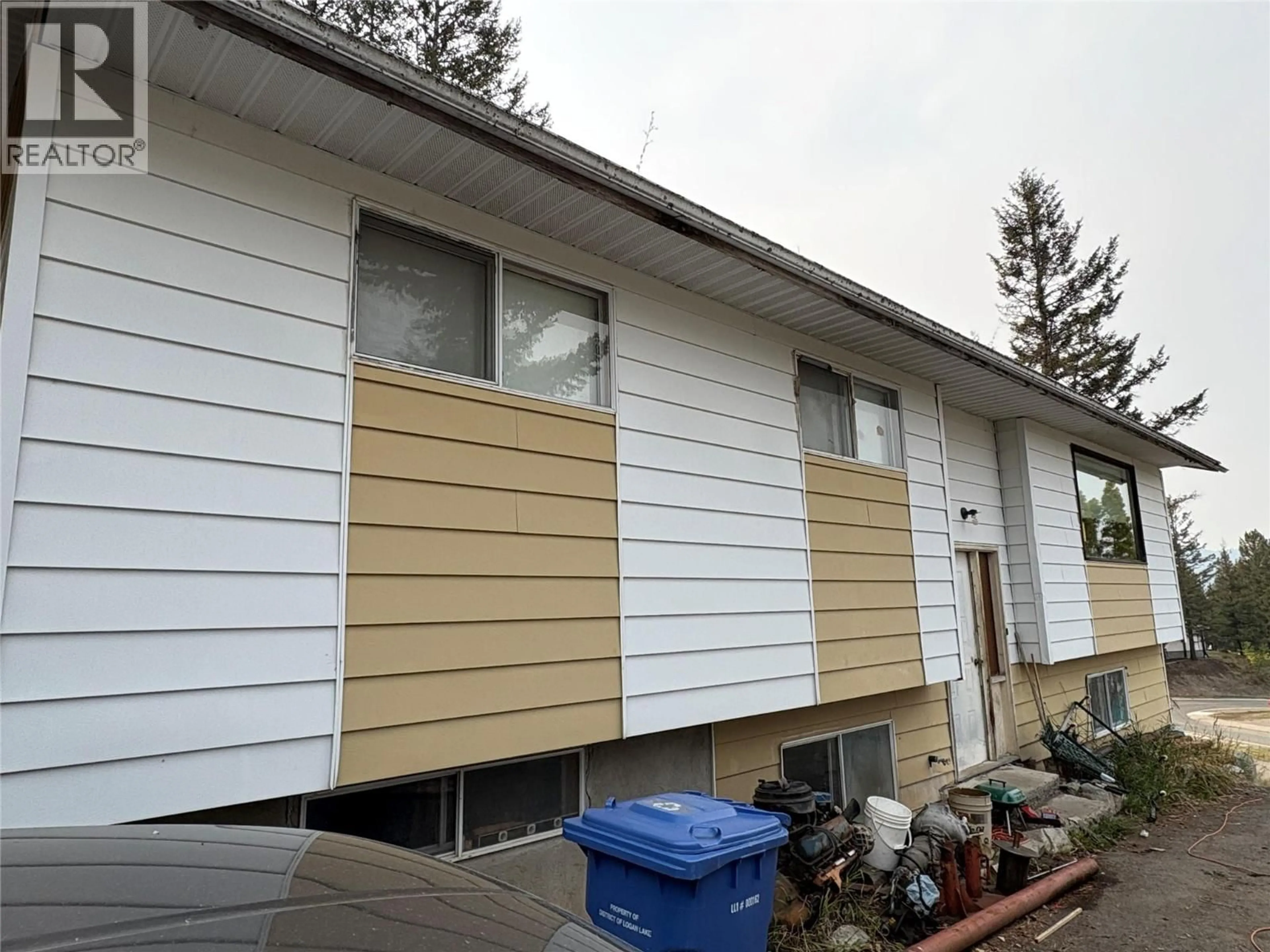 Home with vinyl exterior material, building for 11 JASPER DRIVE, Logan Lake British Columbia V0K1W0