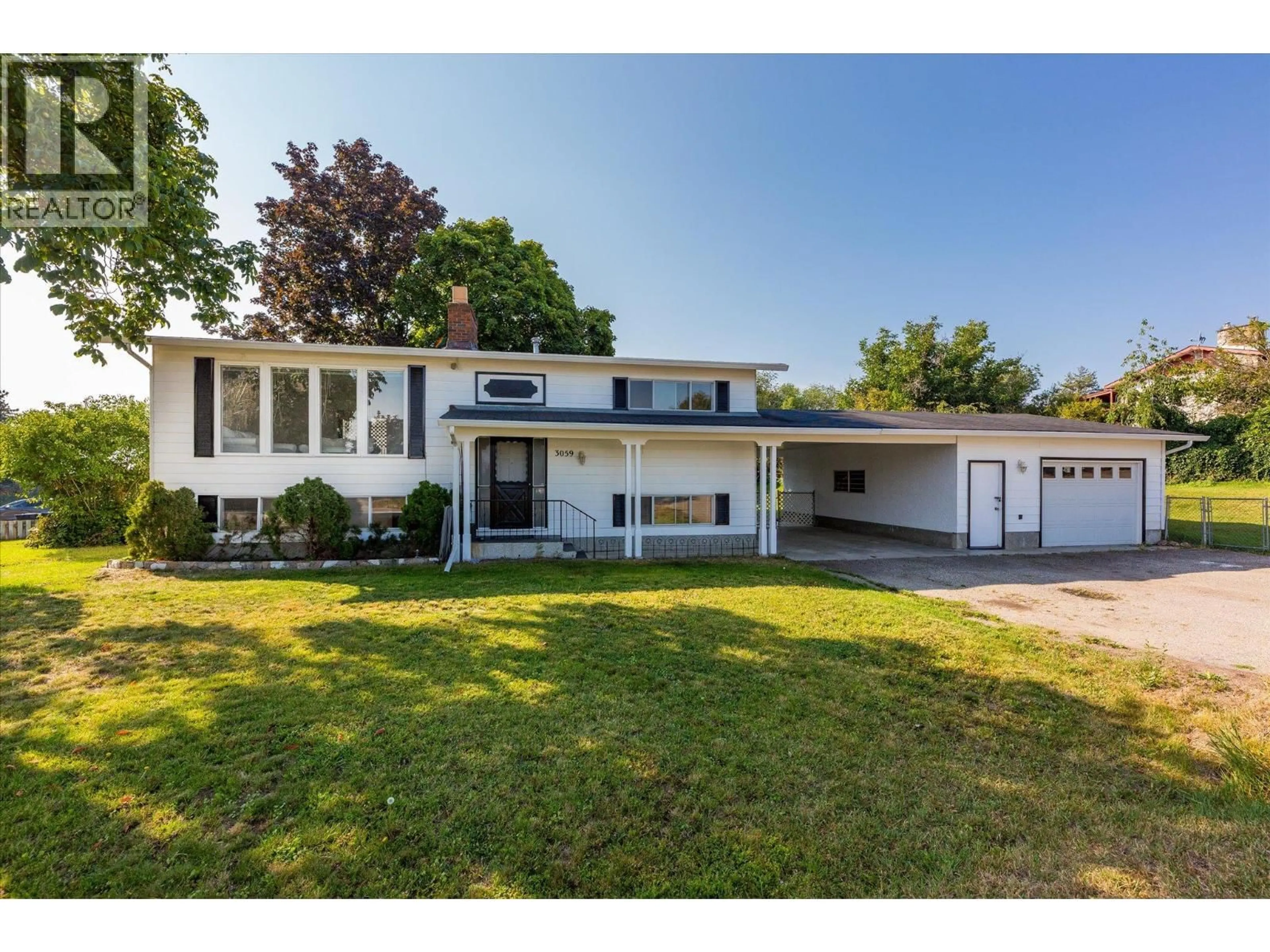 Home with vinyl exterior material, street for 3059 JANET ROAD, Lake Country British Columbia V4V1M8