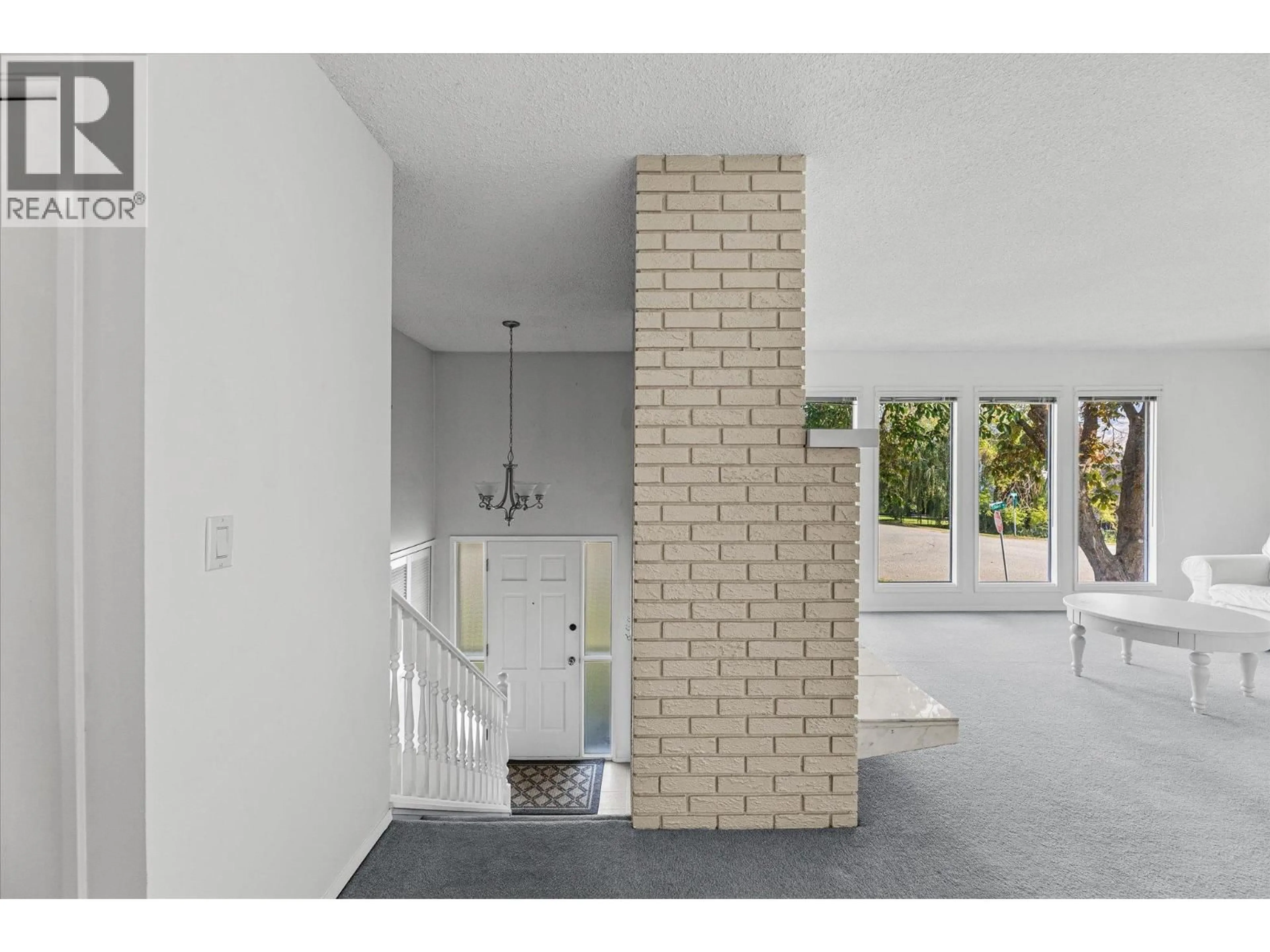 Indoor foyer for 3059 JANET ROAD, Lake Country British Columbia V4V1M8