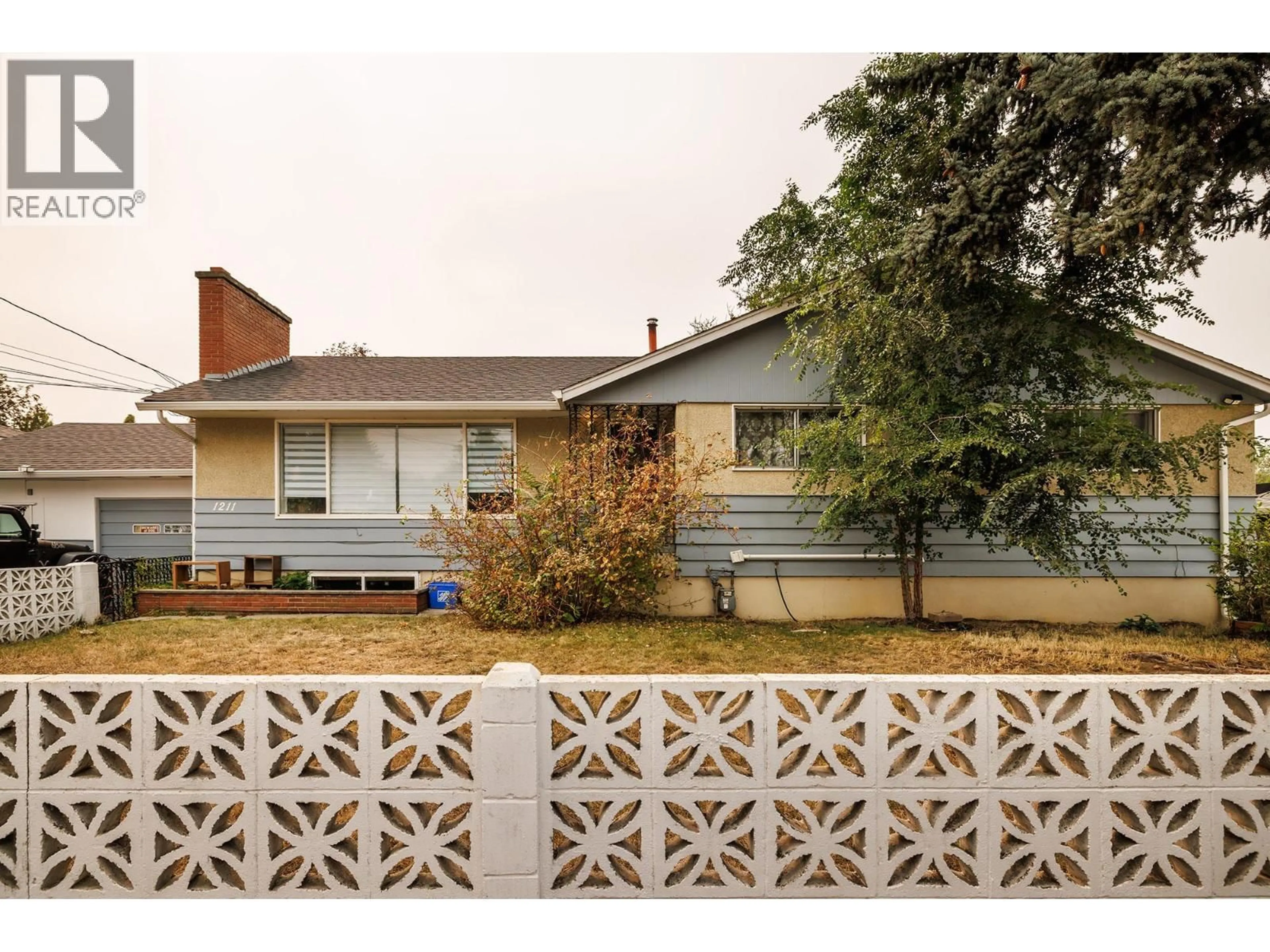 Home with vinyl exterior material, street for 1211 CENTENNIAL CRESCENT, Kelowna British Columbia V1Y6K3