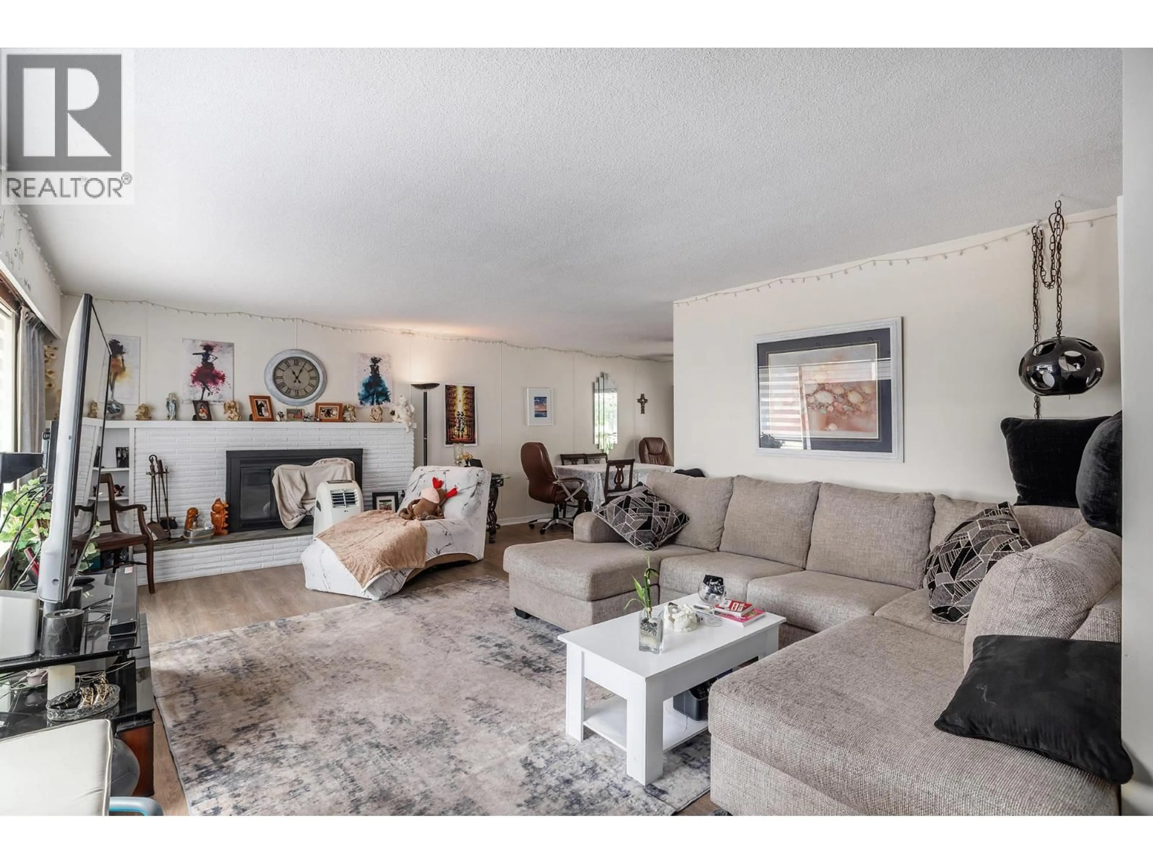 Living room with furniture, unknown for 1211 CENTENNIAL CRESCENT, Kelowna British Columbia V1Y6K3