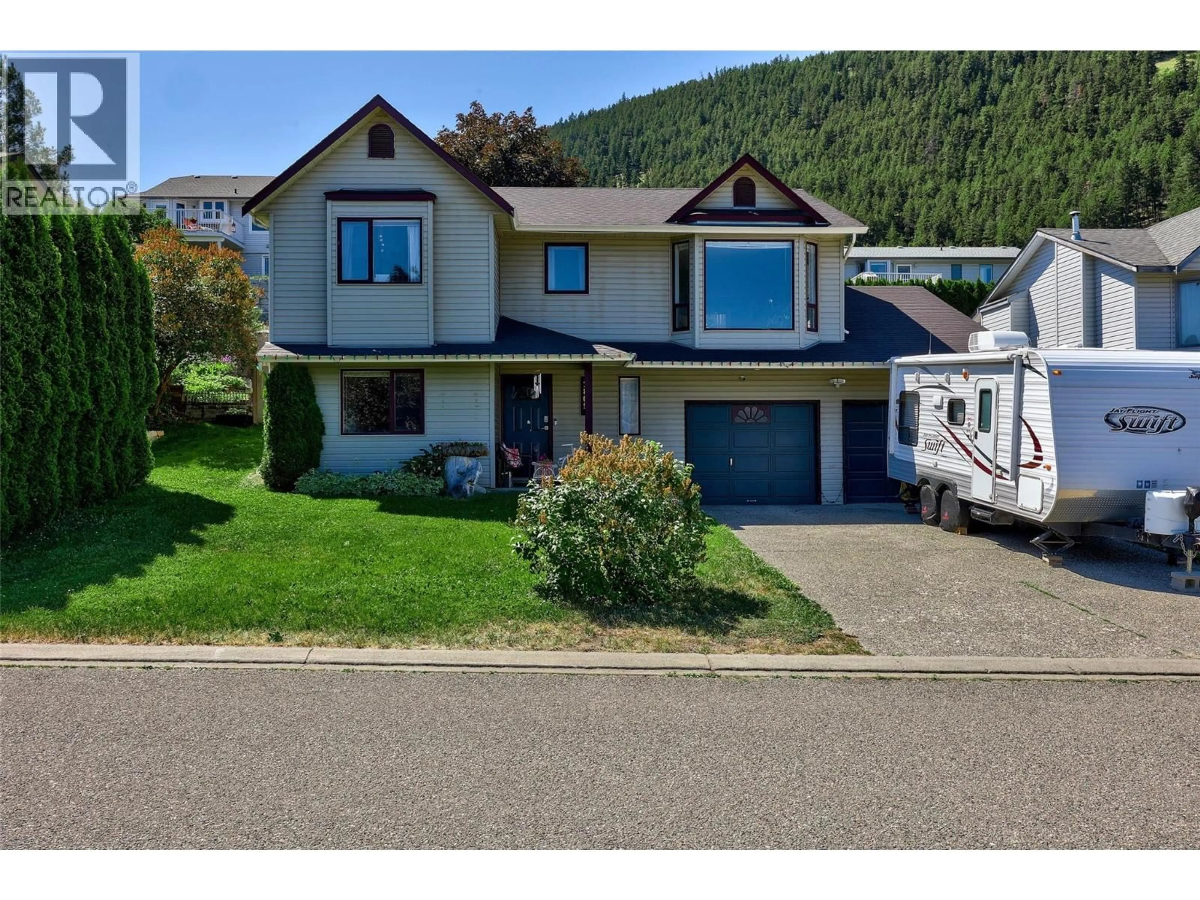 Home with vinyl exterior material, street for 2869 SQUAMISH COURT, Kamloops British Columbia V2E2K9