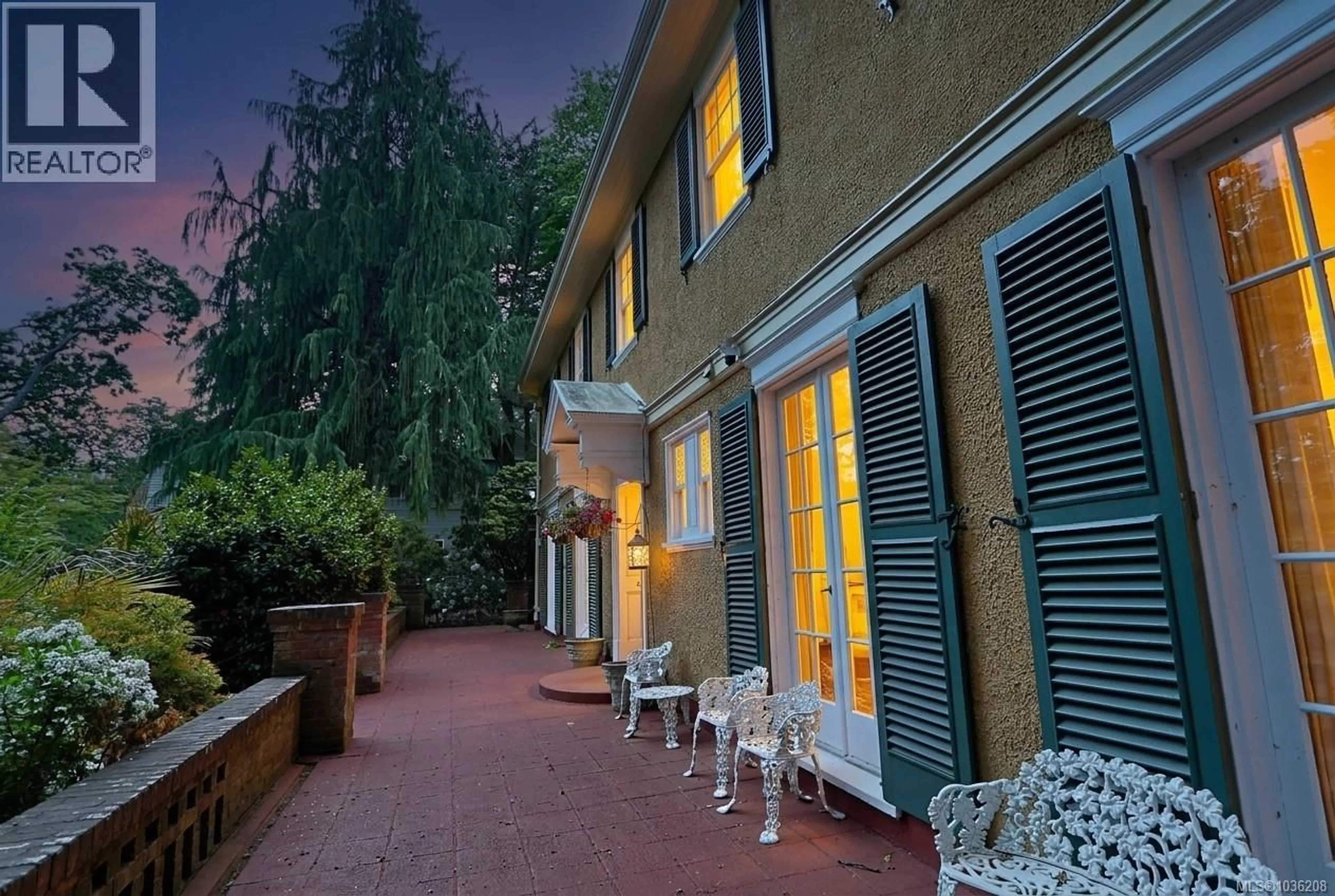 Patio, street for 990 TERRACE AVENUE, Victoria British Columbia V8S3V3