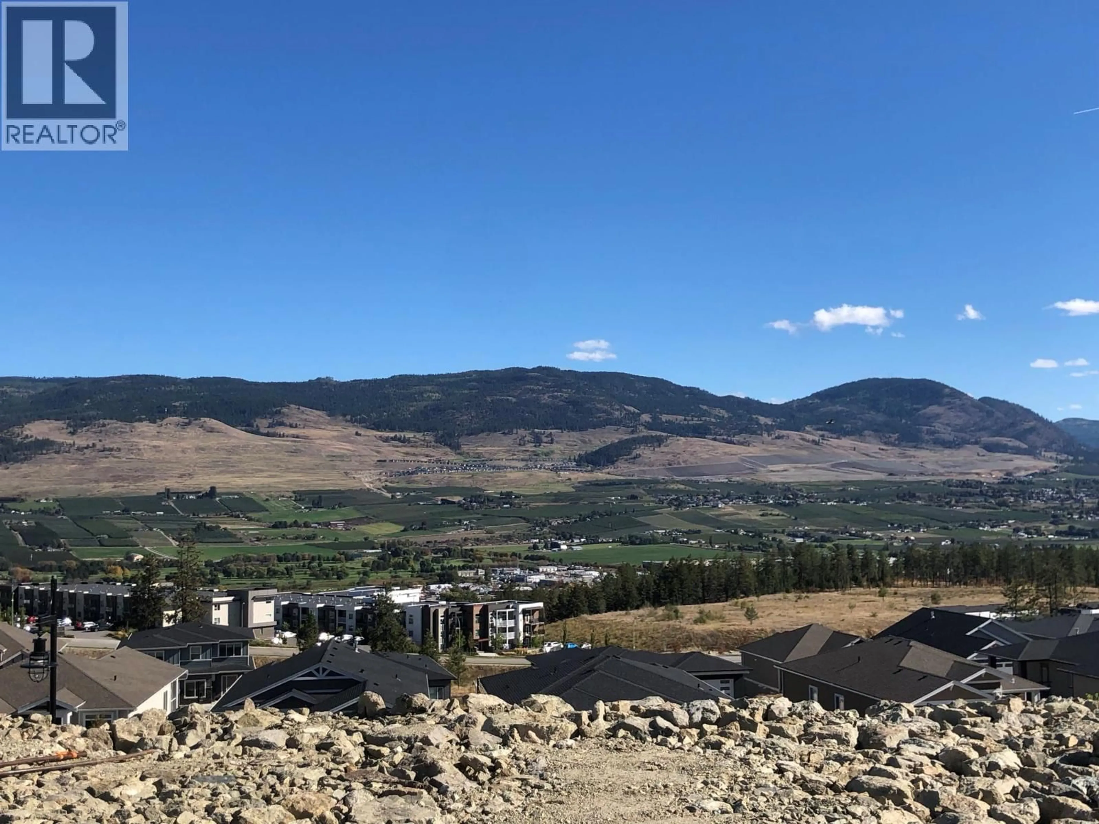 A pic from outside/outdoor area/front of a property/back of a property/a pic from drone, mountain view for 749 CARLETON STREET, Kelowna British Columbia V1V0A8