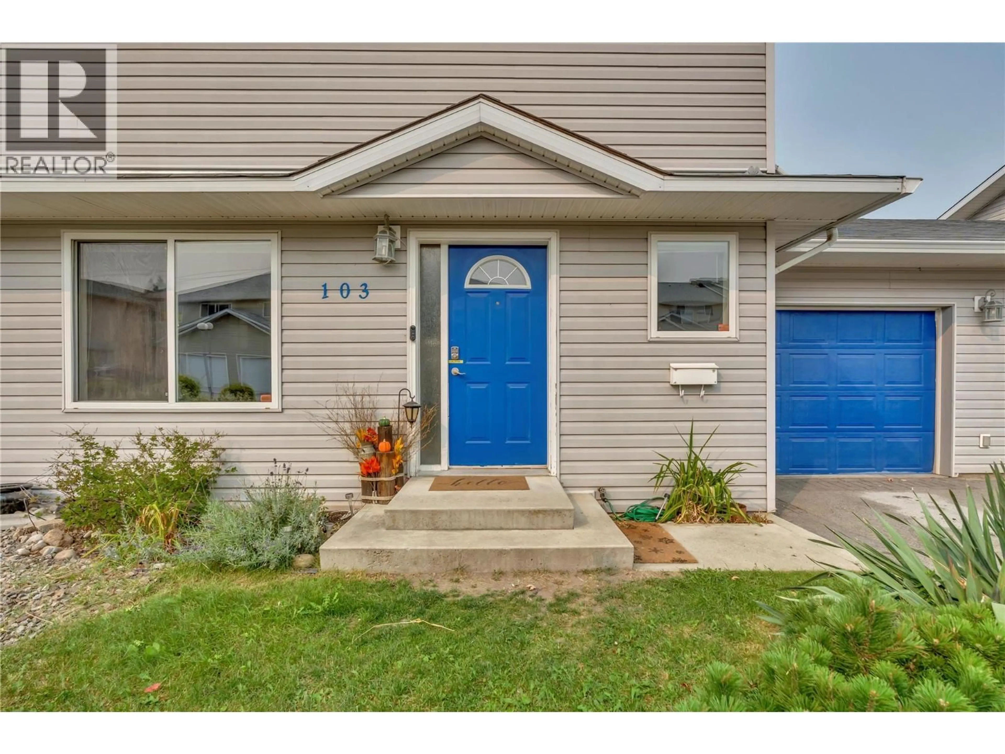 Home with vinyl exterior material, street for 103 - 102 REGINA AVENUE, Penticton British Columbia V2A2K8