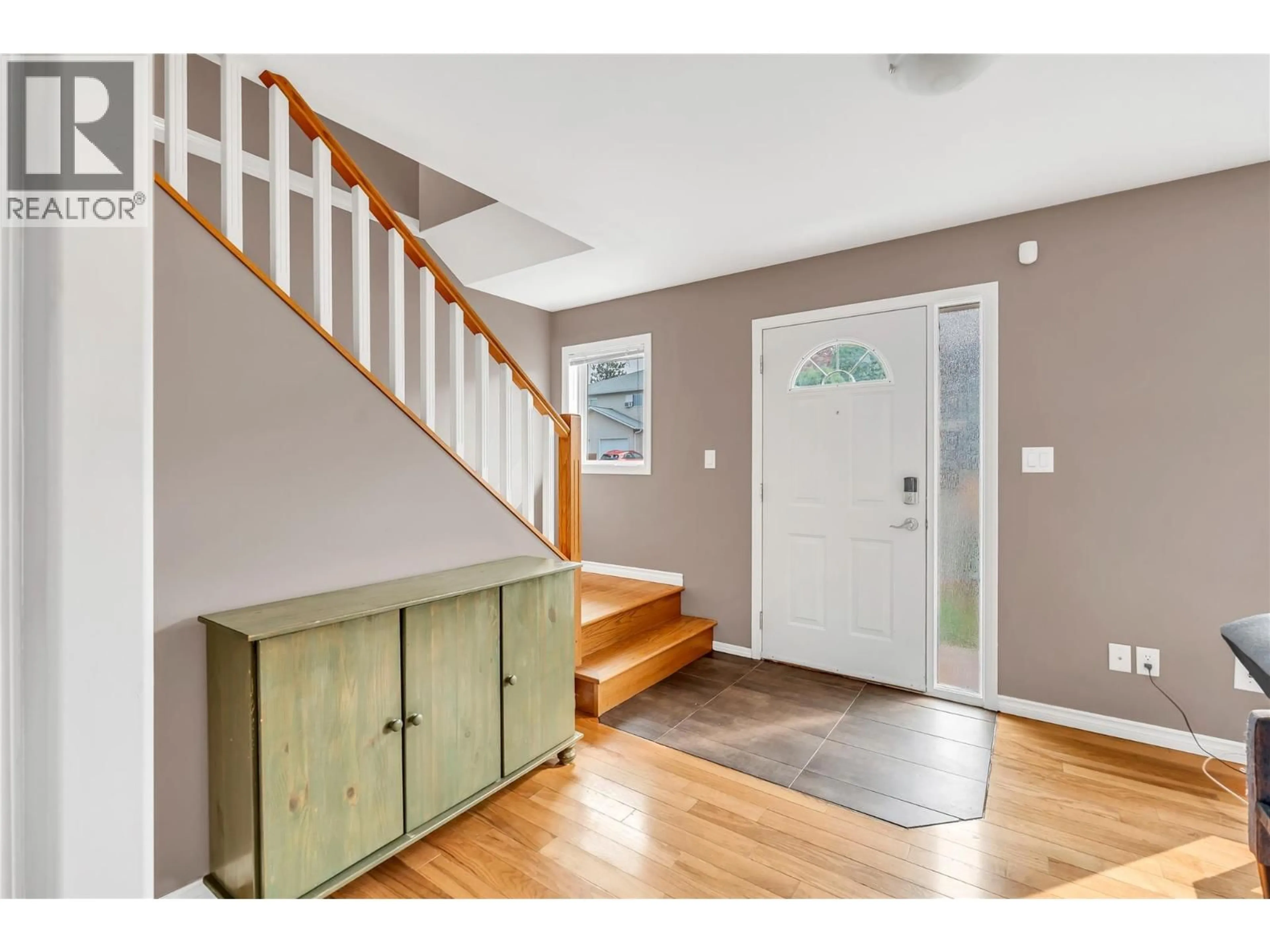 Indoor entryway for 103 - 102 REGINA AVENUE, Penticton British Columbia V2A2K8