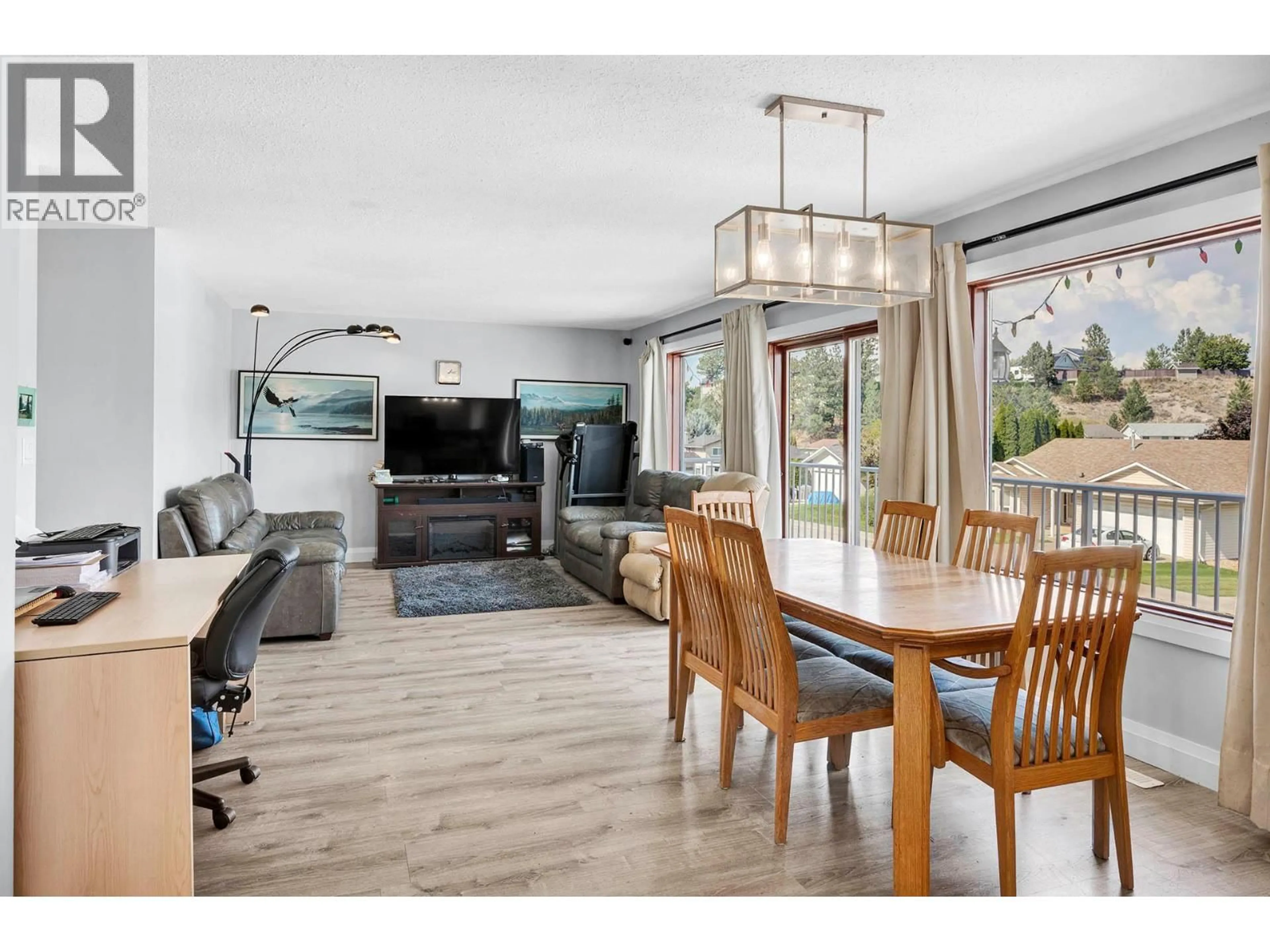 Open concept kitchen, wood/laminate floor for 2727 QU'APPELLE BOULEVARD, Kamloops British Columbia V2E2J9