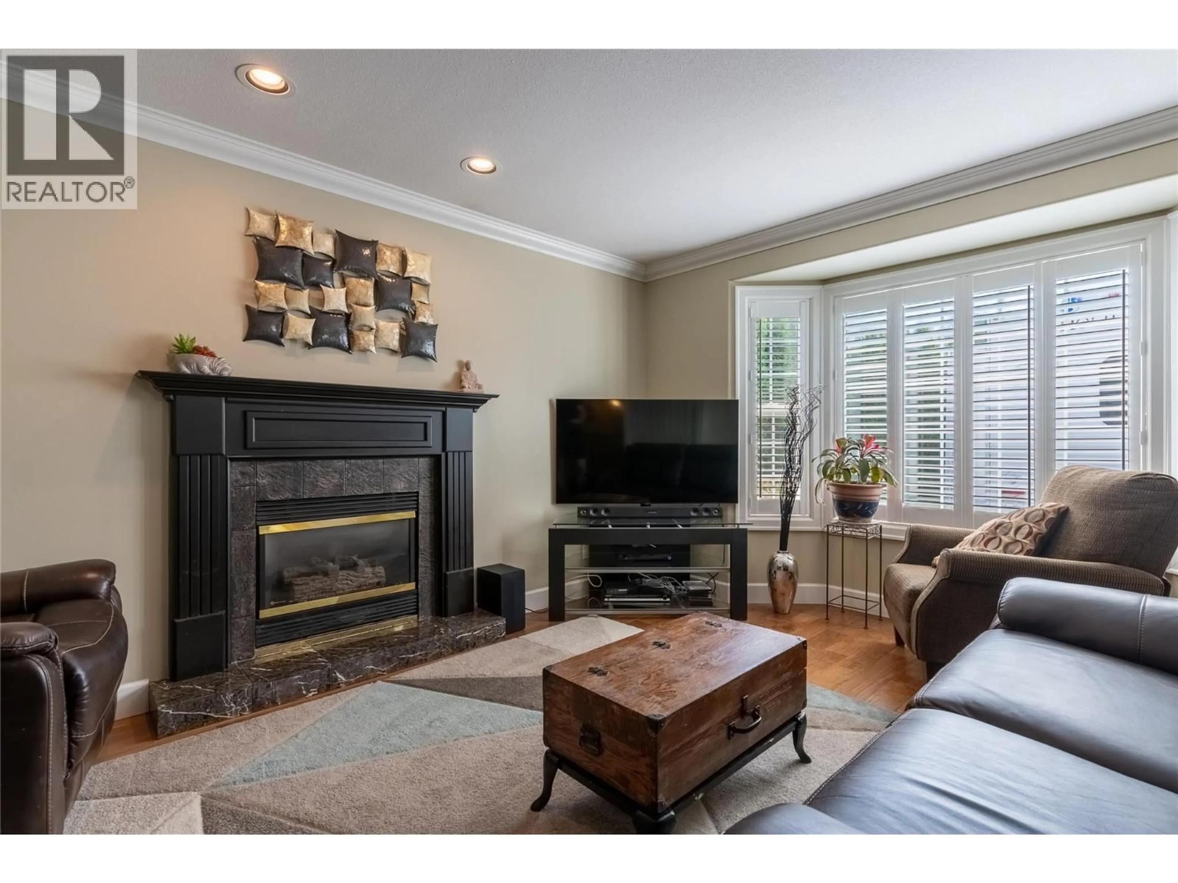 Living room with furniture, wood/laminate floor for 2375 CANONGATE PLACE, Kamloops British Columbia V1S1W8