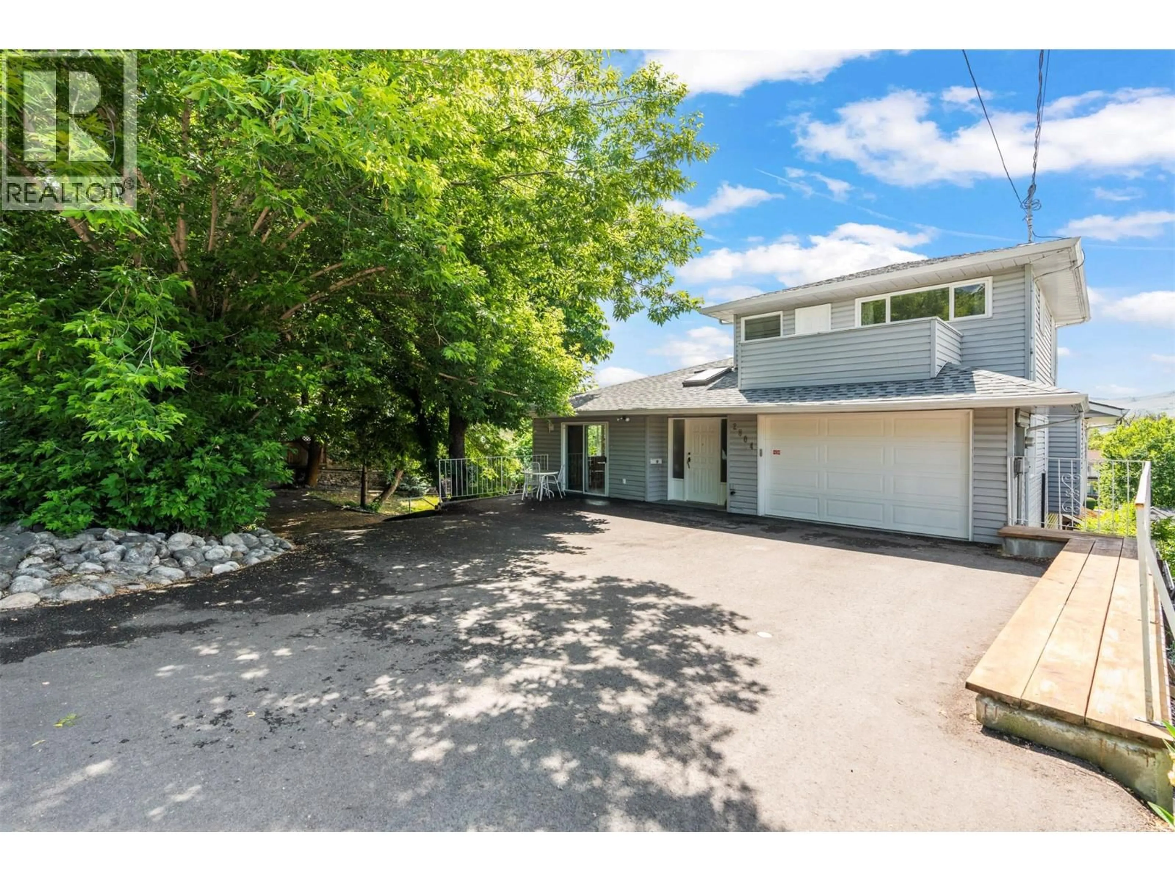 A pic from outside/outdoor area/front of a property/back of a property/a pic from drone, street for 2804 25 STREET, Vernon British Columbia V1T4P9