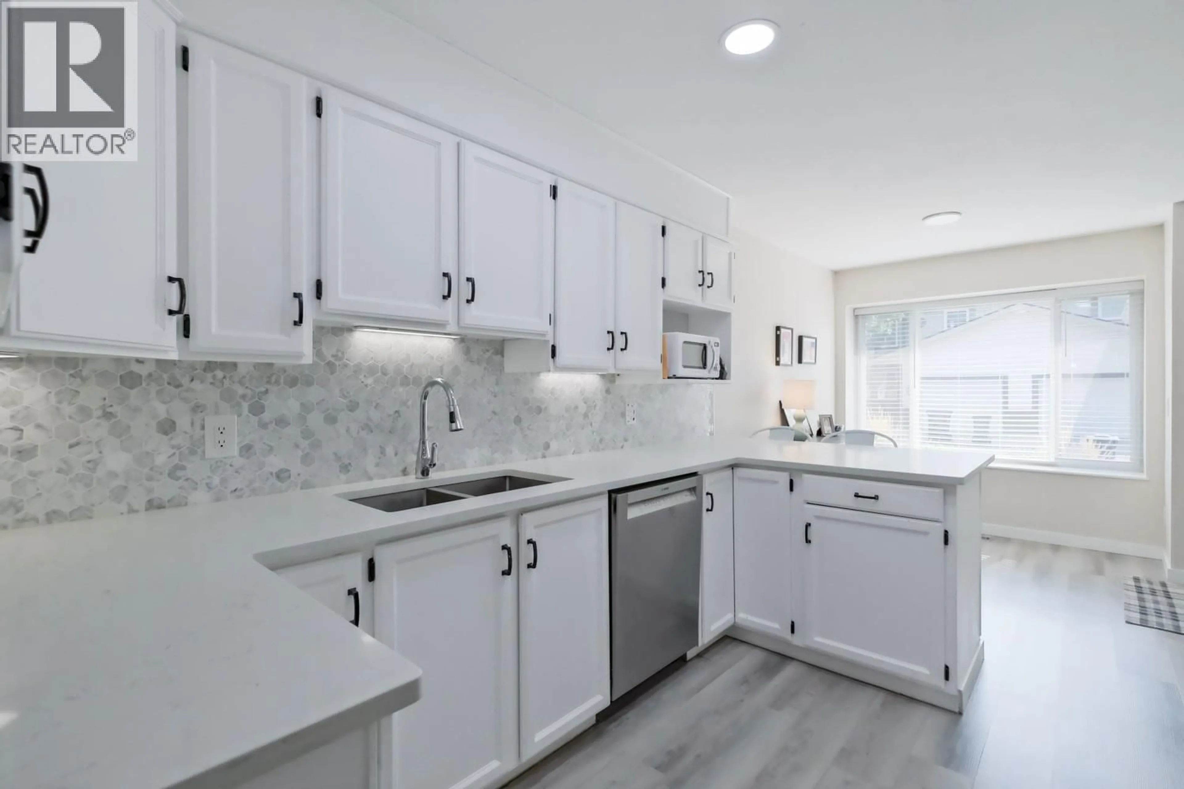 Unknown for 12 - 1853 EDGEHILL AVENUE, Kelowna British Columbia V1V1X8